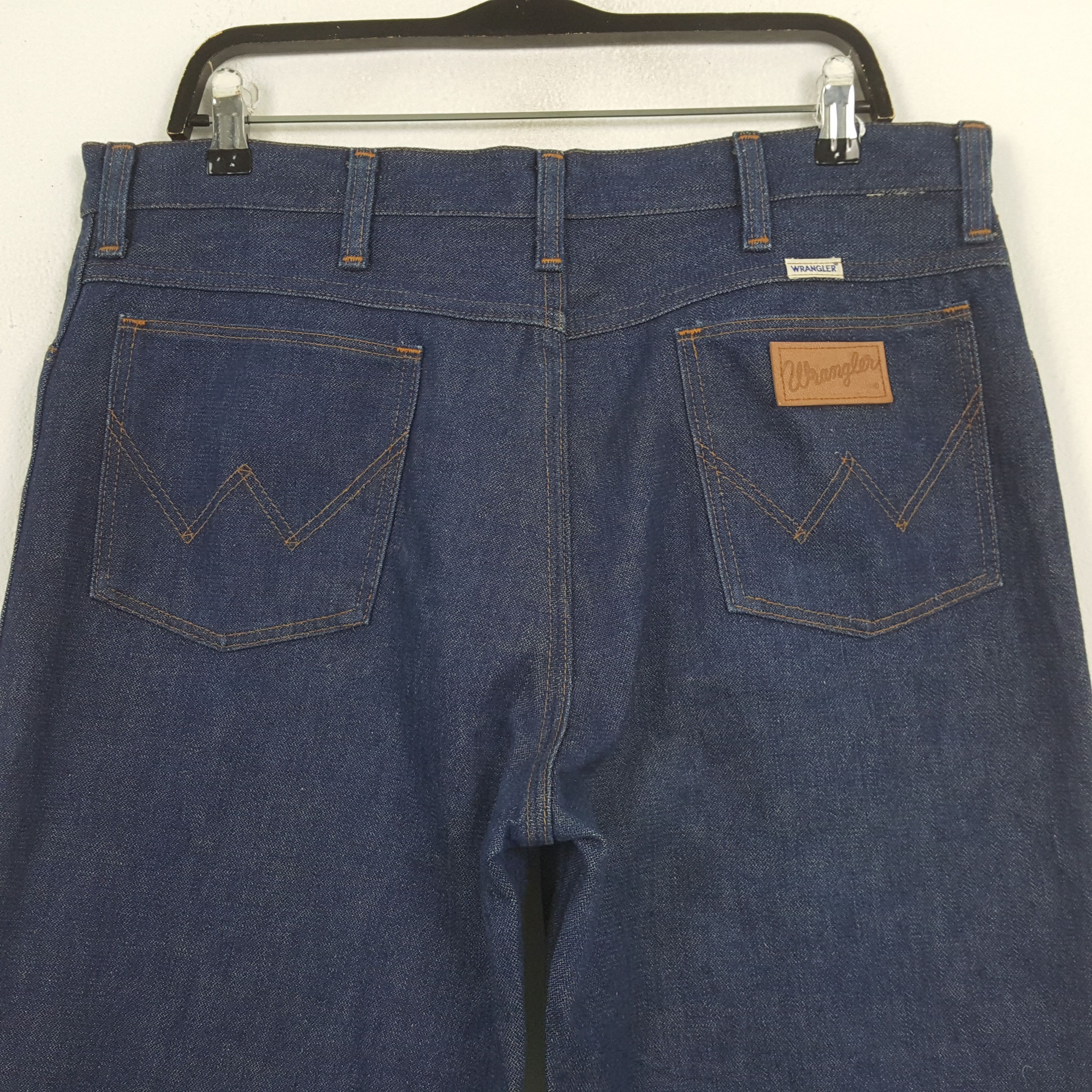 Wrangler Wrangler Fashion Bootcut Style Made in USA Jeans RR18 Size US 35 - 5 Thumbnail