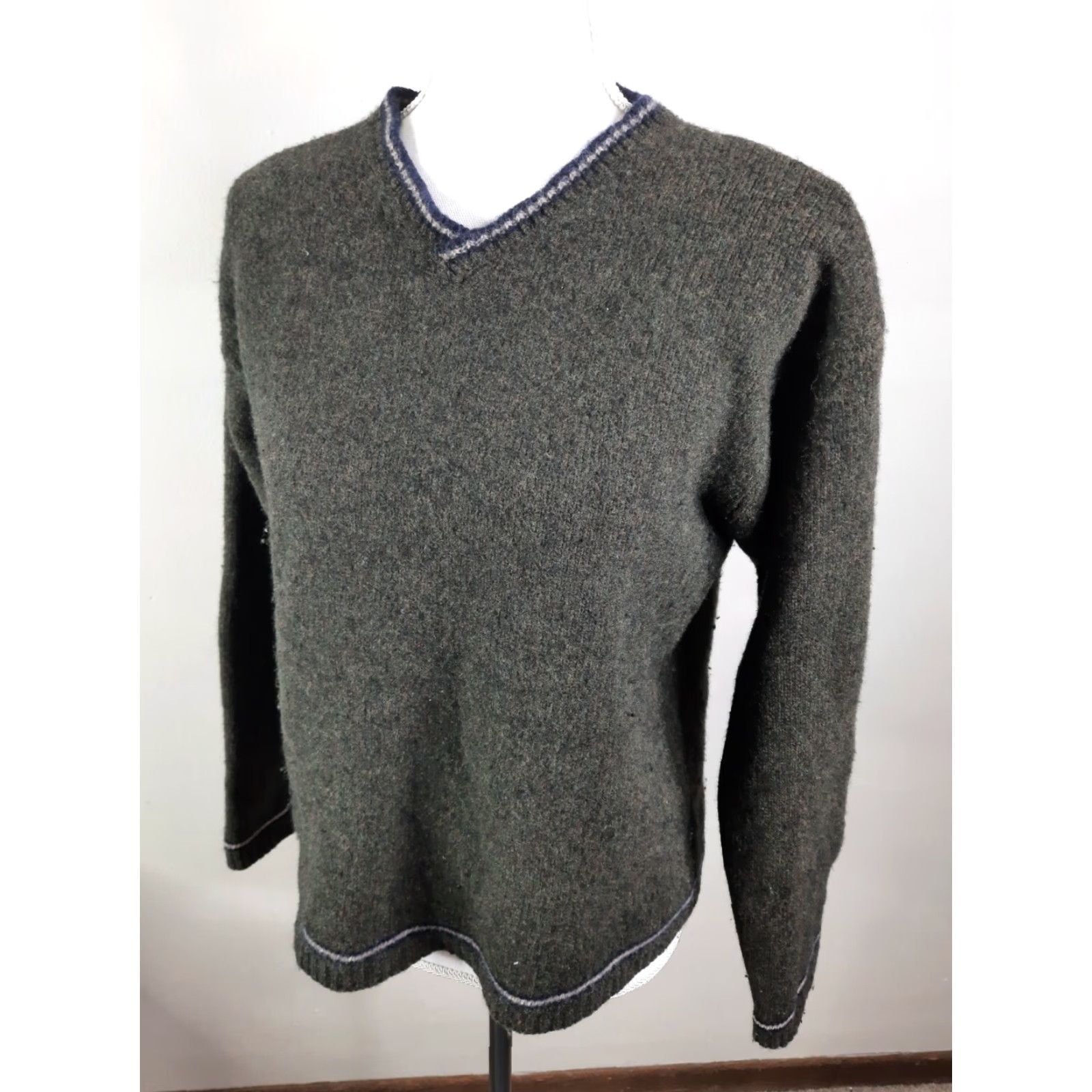 American Eagle Outfitters VINTAGE American Eagle Outfitters Wool Blend V-Neck Sweater Women Small S3C (Green) Wool Blend Logo Pullover Knit 90s Casual Mens? Size S / US 4 / IT 40 - 2 Thumbnail