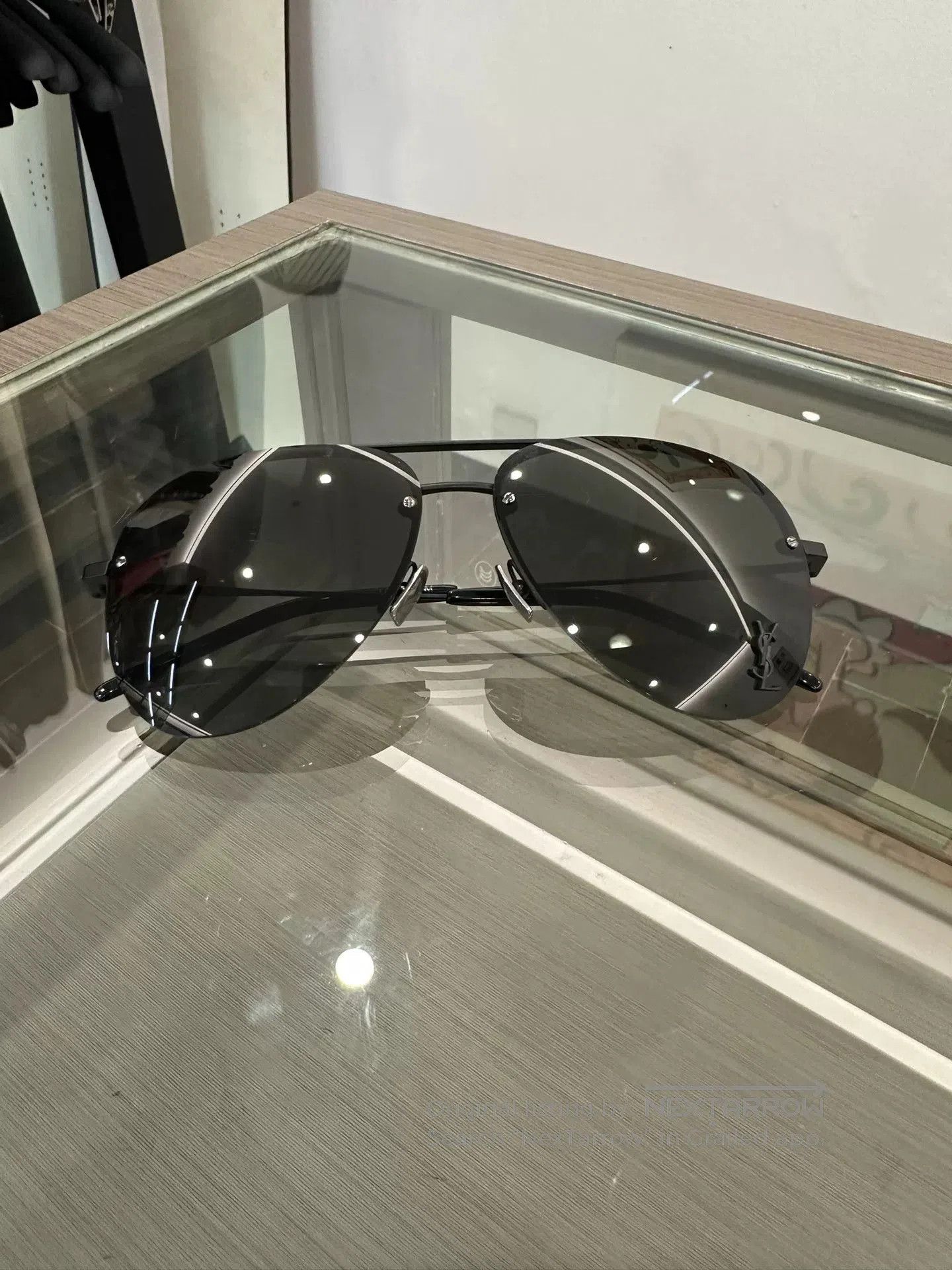 Yves Saint Laurent YSL Black Logo Pilot Sunglasses. Size ONE SIZE - 1 Thumbnail