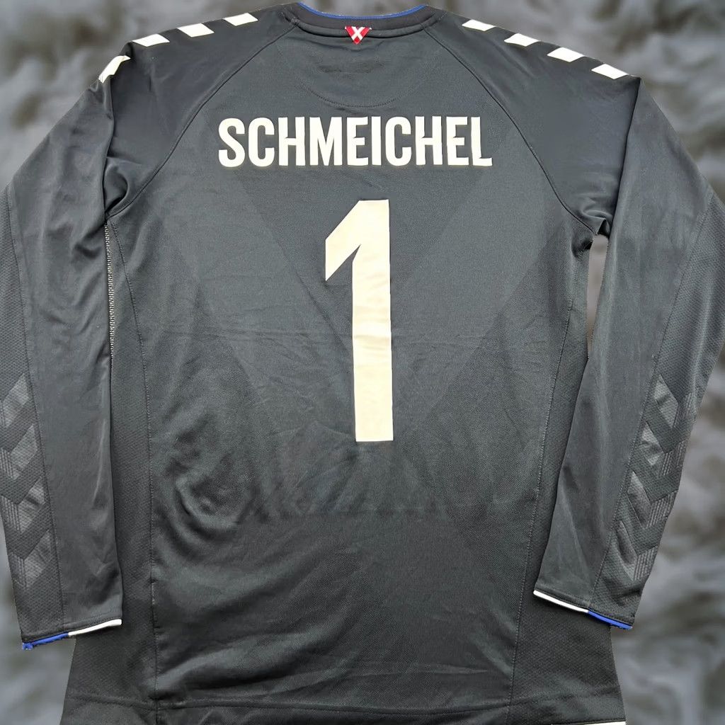 Hummel Denmark 2018 2019 Goalkeeper Schmeichel Football Jersey Mens Small Hummel Jersey S Black Size US S / EU 44-46 / 1 - 1 Thumbnail