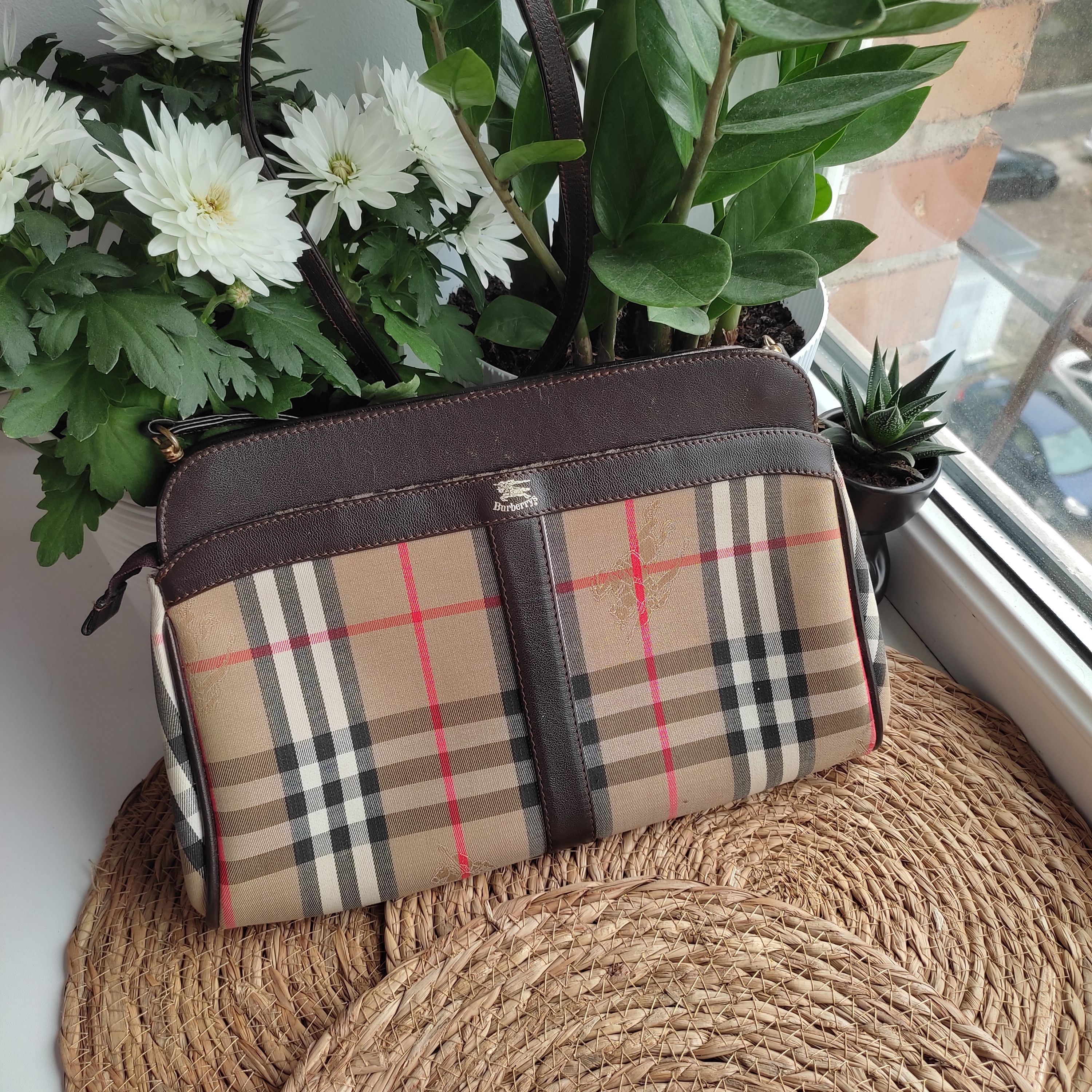 Burberry Burberry Burberrys Front Pocket Zip Crossbody vintage bag Size ONE SIZE - 1 Thumbnail