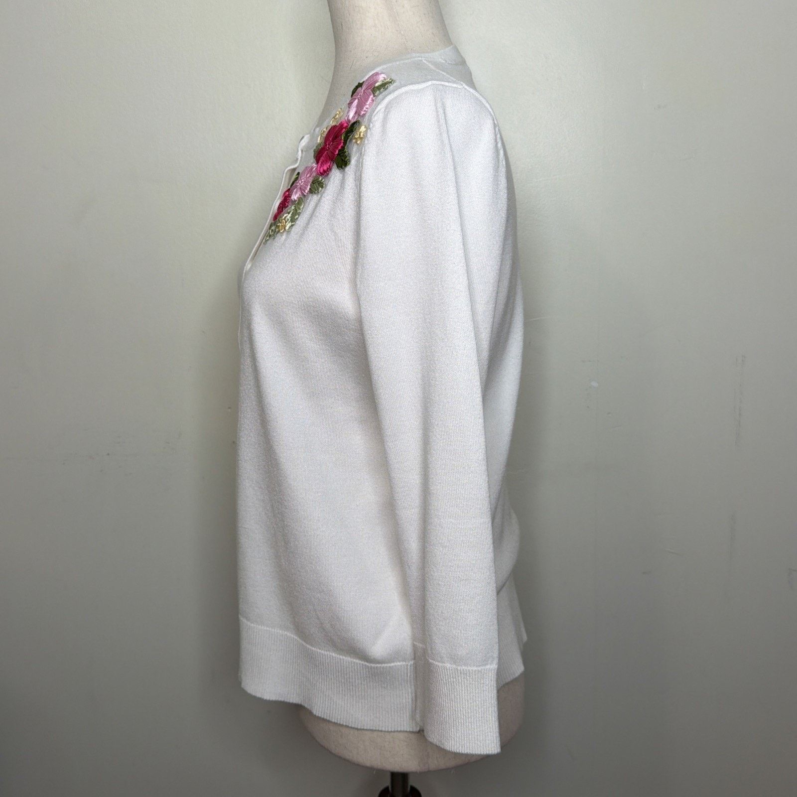 Other CABLE and GAUGE Small CARDIGAN Sweater Floral Applique WHITE Size S / US 4 / IT 40 - 6 Thumbnail