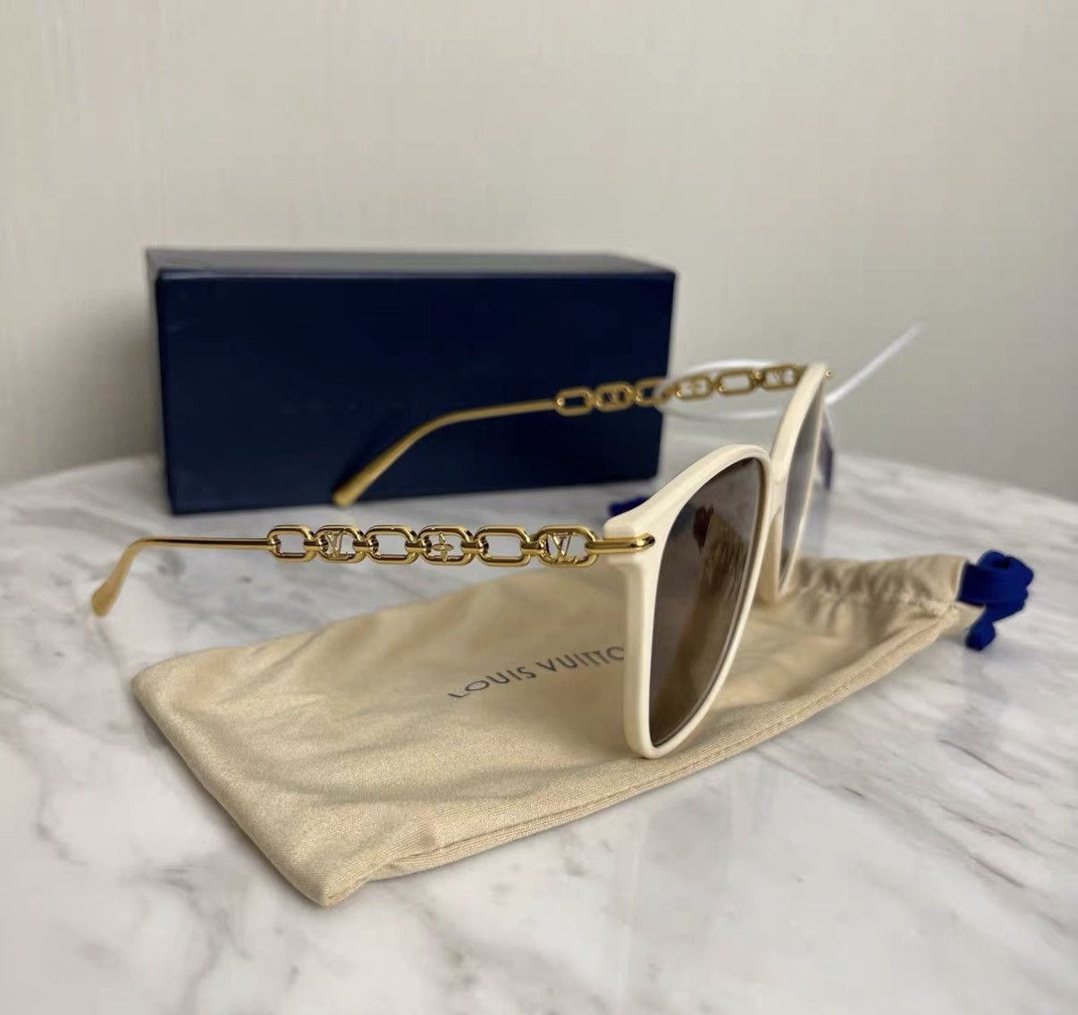 Louis Vuitton Louis Vuitton Hollow Pattern Sunglasses J42 Size ONE SIZE - 3 Thumbnail