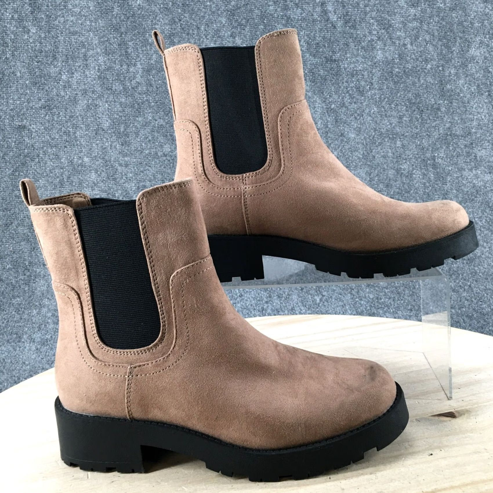 Old Navy Old Navy Boots Womens 8 Chelsea Booties Beige Faux Suede Pull On Block Heels Boots Size US 8 / IT 38 - 2 Thumbnail
