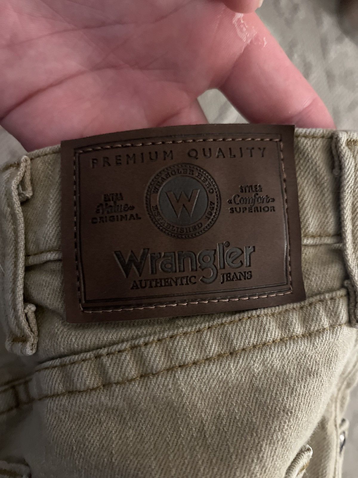 Wrangler Wrangler tan jeans Size US 34 / EU 50 - 1 Thumbnail
