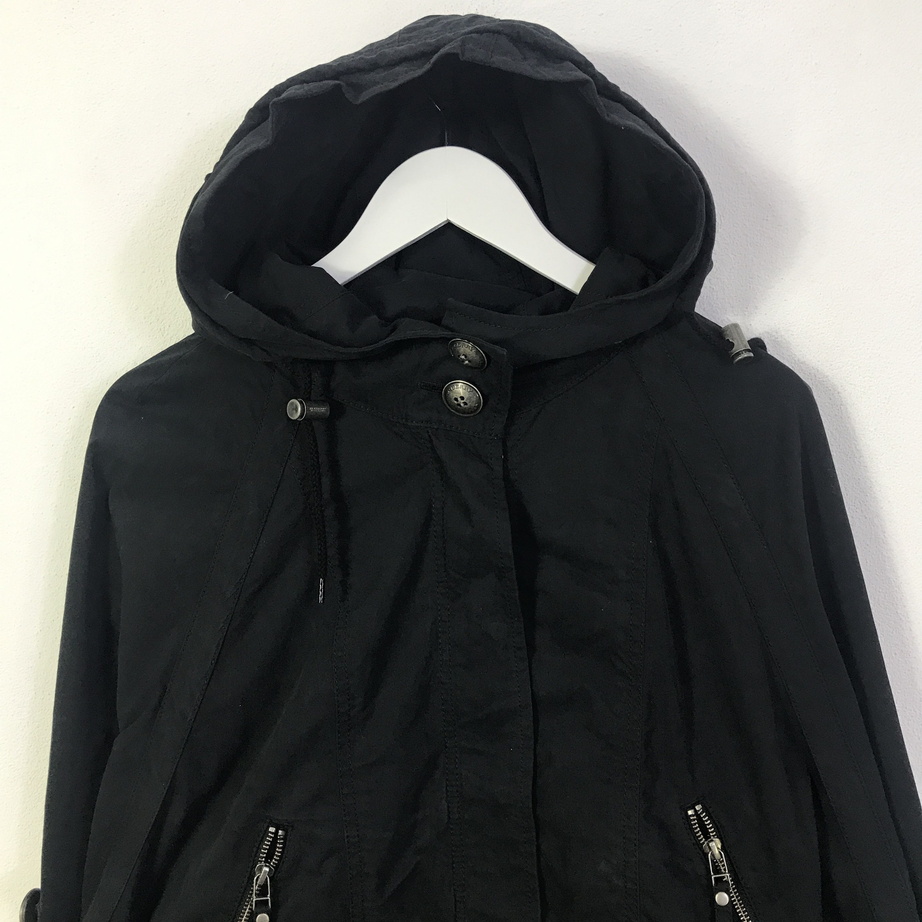 Burberry Burberry Blue Label Cropped design Black jacket K88B12 Size US M / EU 48-50 / 2 - 2 Thumbnail