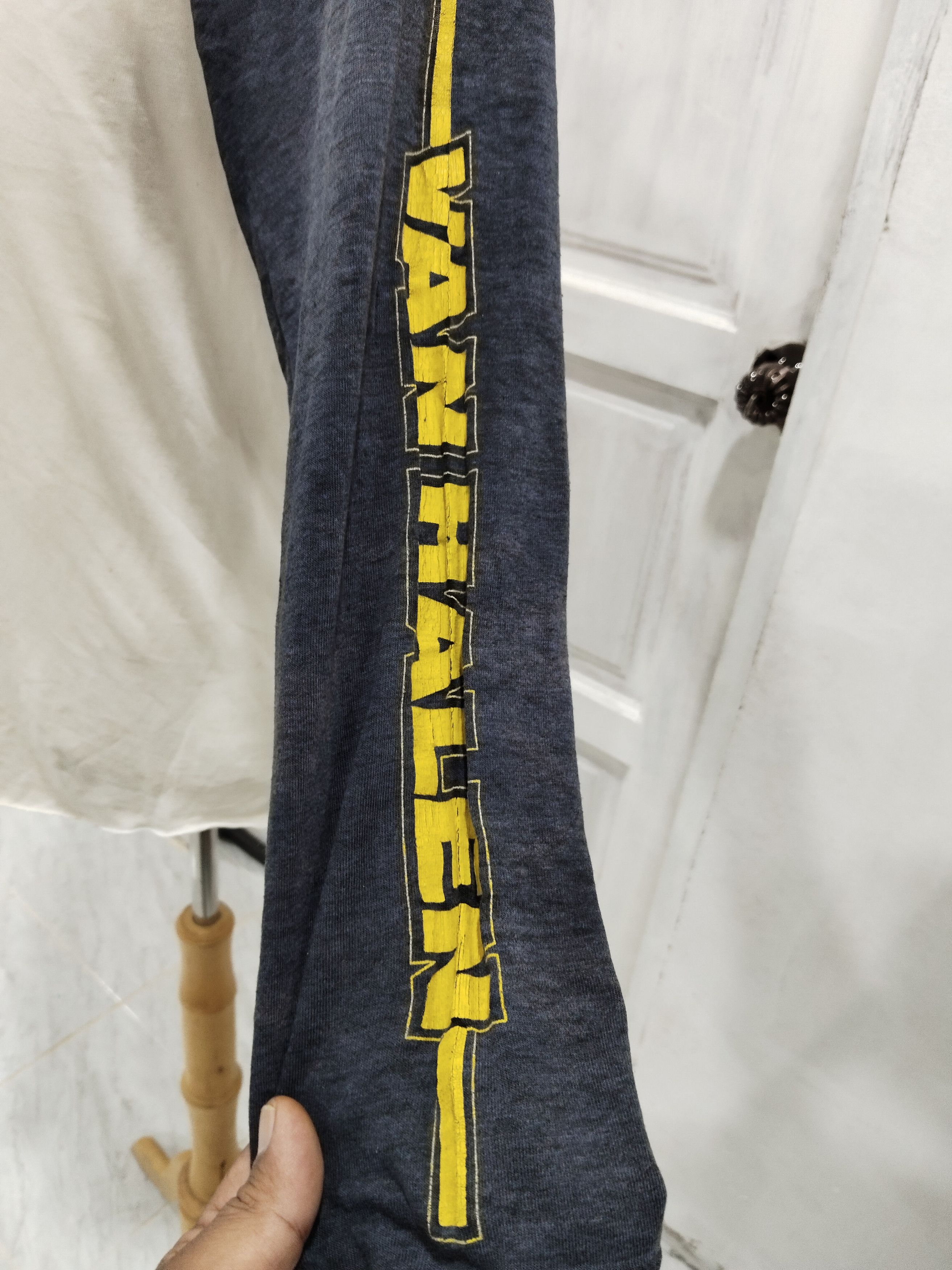 Band Tees × Punk and Yo × Vintage Vintage 80s Van Halen 1982 3 quarter Trashed Band Tshirt Size US L / EU 52-54 / 3 - 3 Thumbnail