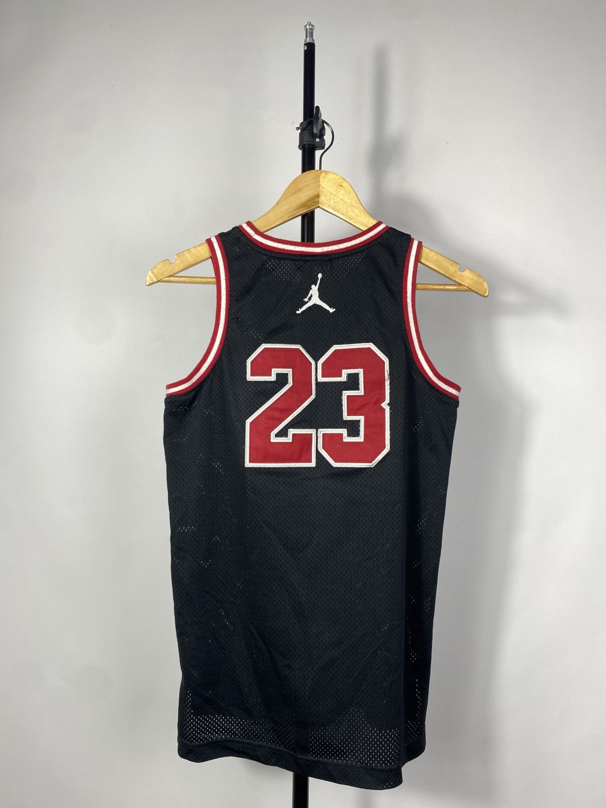 Jordan Brand × NBA × Vintage Vintage NBA Bulls Jordan 23 Jersey Tee Tank 90s Size US XS / EU 42 / 0 - 6 Thumbnail