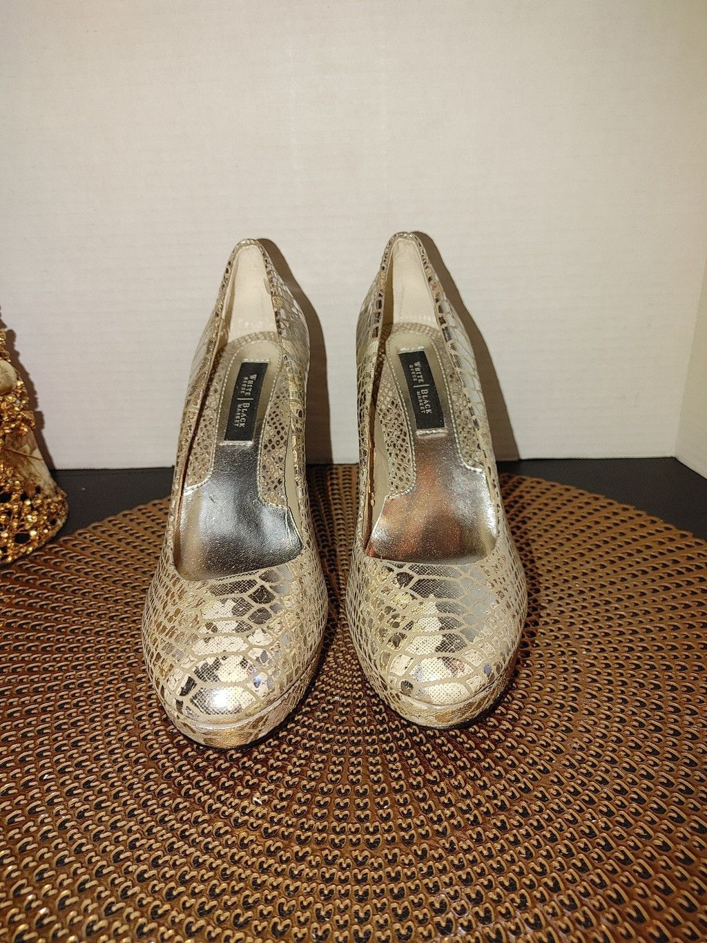 White House Black Market White House Black Market Snowflake Heels Size 6M Size US 6 / IT 36 - 2 Thumbnail