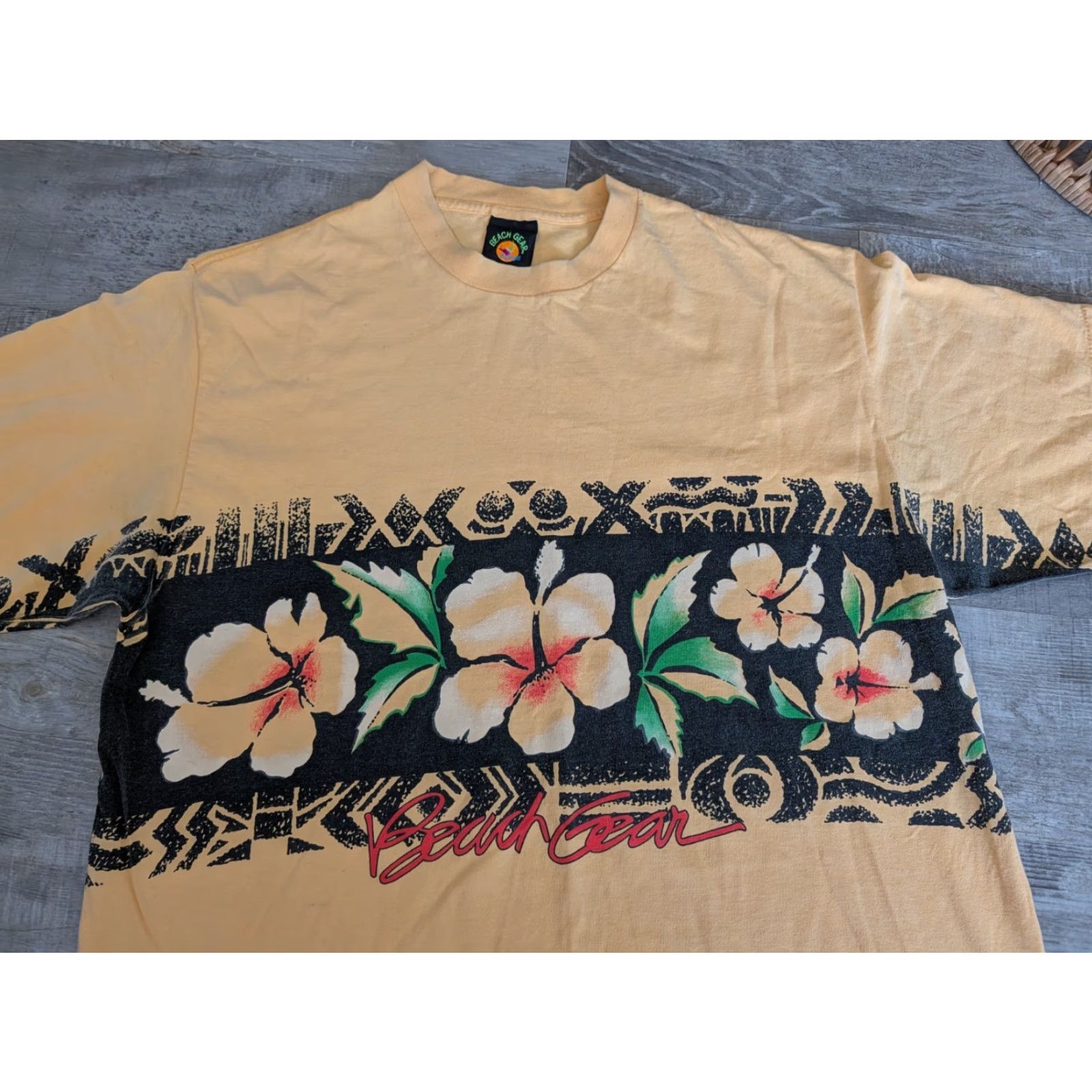Vintage VINTAGE Beach Gear XL Hawaiian Floral T-Shirt Made in USA Yellow Short Sleeve Double-Sided 90s Mens Size US XL / EU 56 / 4 - 3 Thumbnail