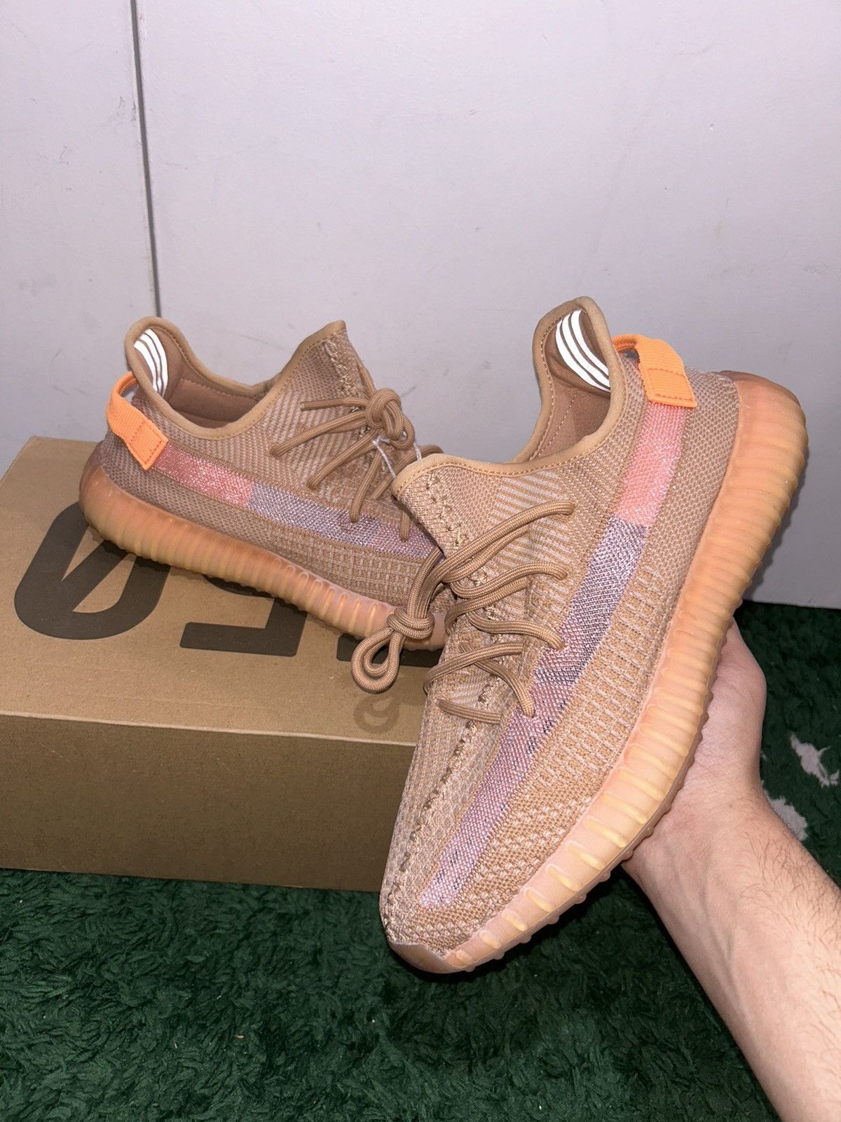 Adidas Size 10.5 - adidas Yeezy Boost 350 V2 Clay preowned With Box Size US 10.5 / EU 43-44 - 1 Thumbnail