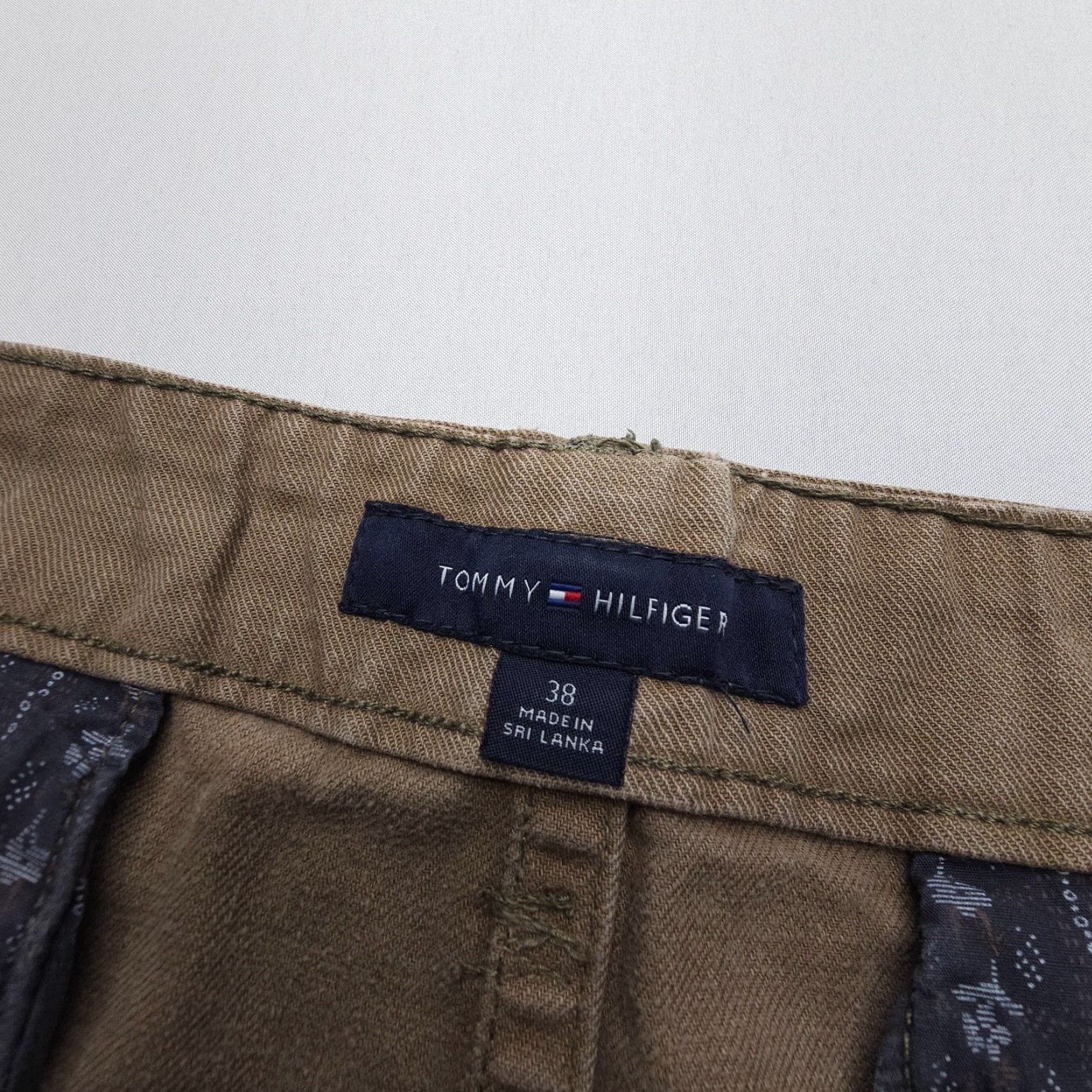 Tommy Hilfiger Tommy Hilfiger Chino Shorts Mens 38 Brown Baggy Flap Pockets 2008 Size US 38 / EU 54 - 3 Thumbnail