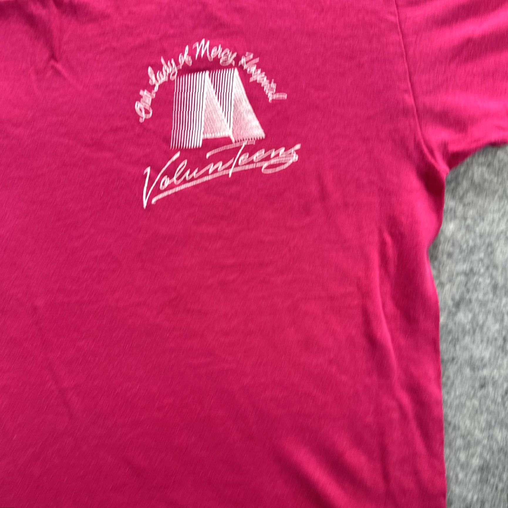 Jerzees VINTAGE Jerzees T-Shirt Mens Medium Pink Our Lady of Mercy Hospital Volunteers Graphic 90s Size US M / EU 48-50 / 2 - 6 Thumbnail