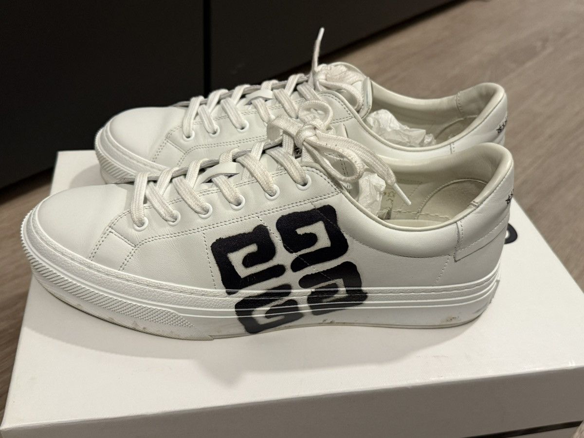 Givenchy City court