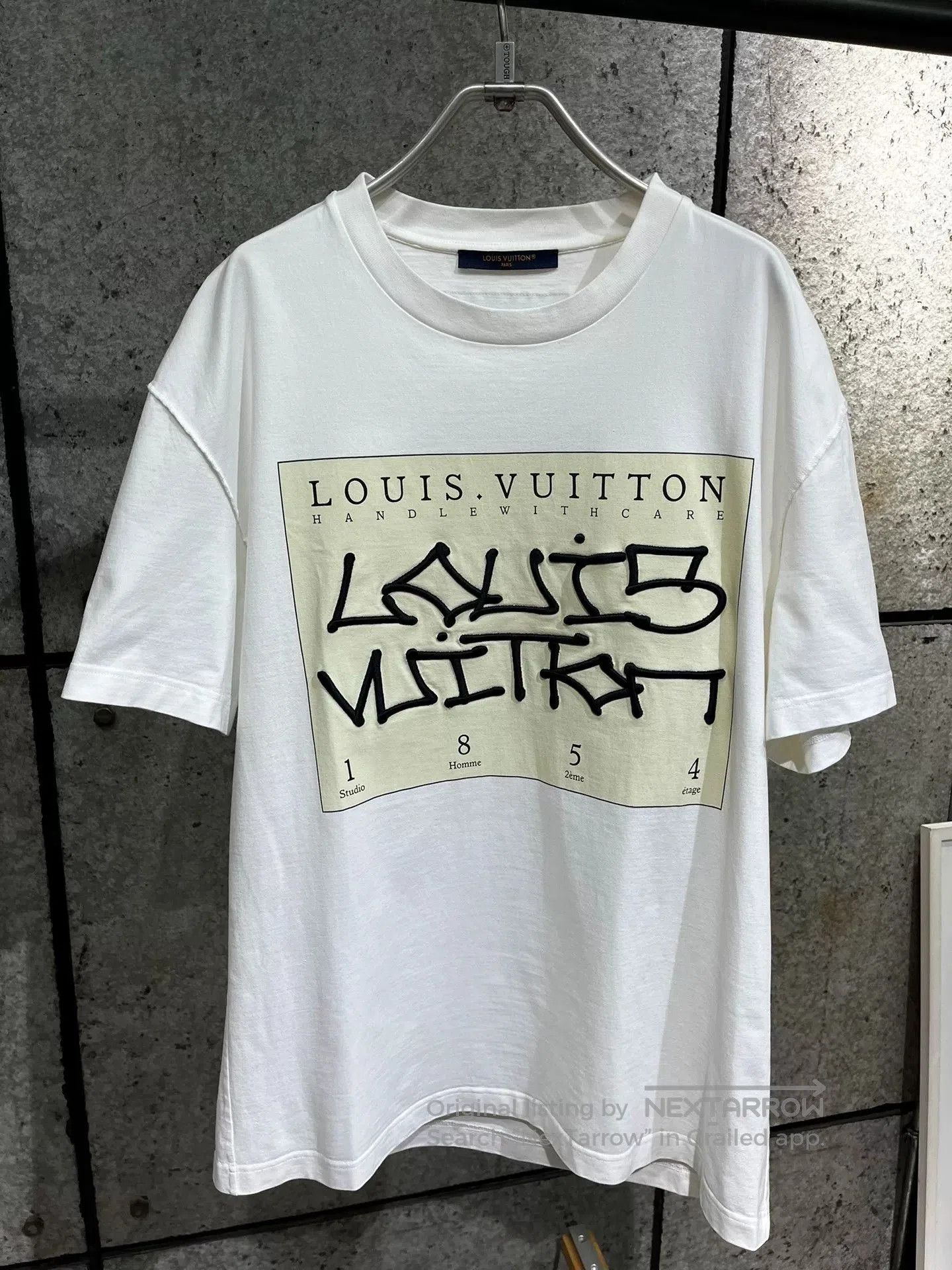 Louis Vuitton Louis Vuitton White Letter Short-Sleeve Tee L. Size US L / EU 52-54 / 3 - 1 Thumbnail