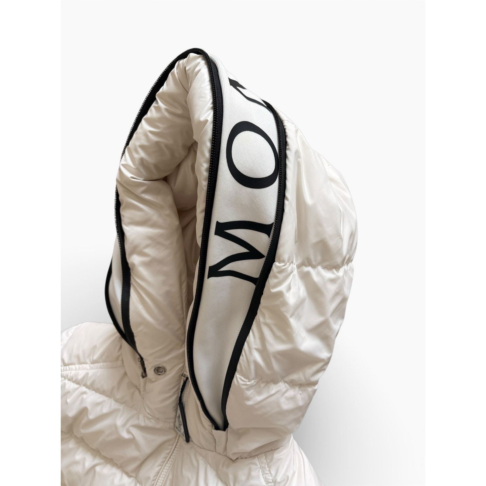 Moncler Moncler Men's Cardere Concealed Logo Jacket White | Size 2 Size US S / EU 44-46 / 1 - 9 Thumbnail