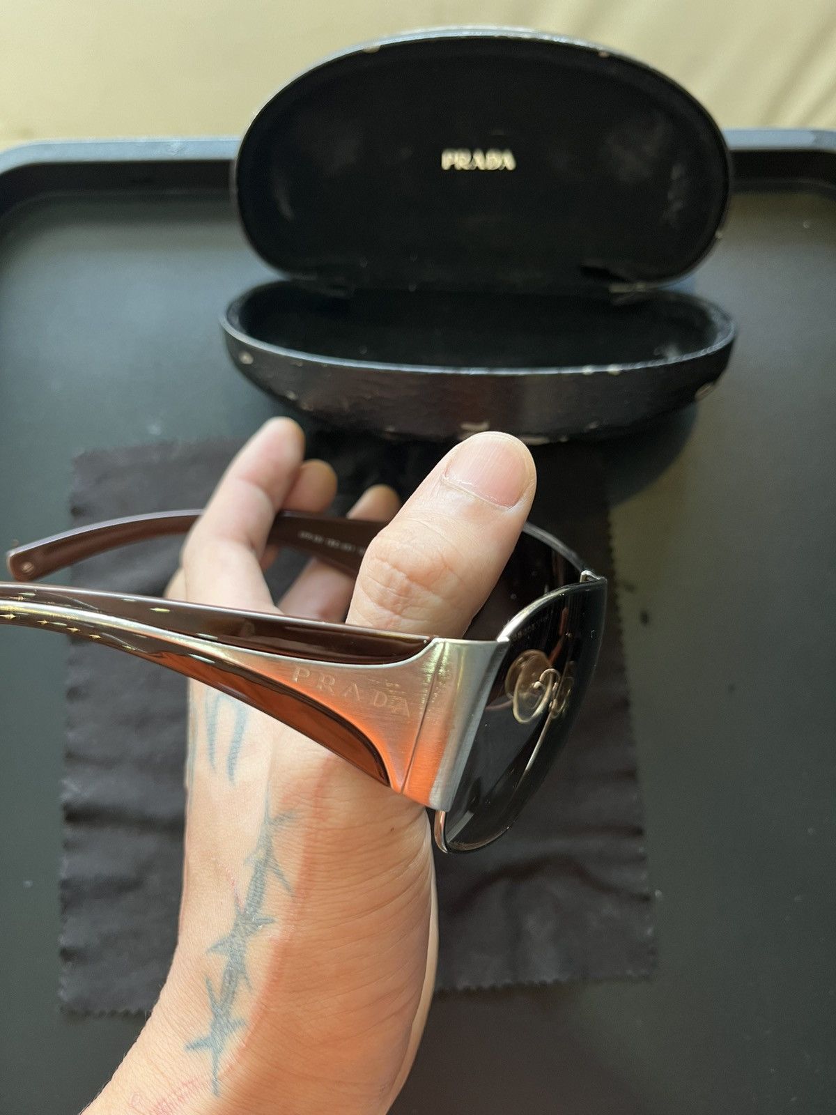 Prada 💥Vintage 00s PRADA Shield Sunglasses SPR 63I Size ONE SIZE - 4 Thumbnail