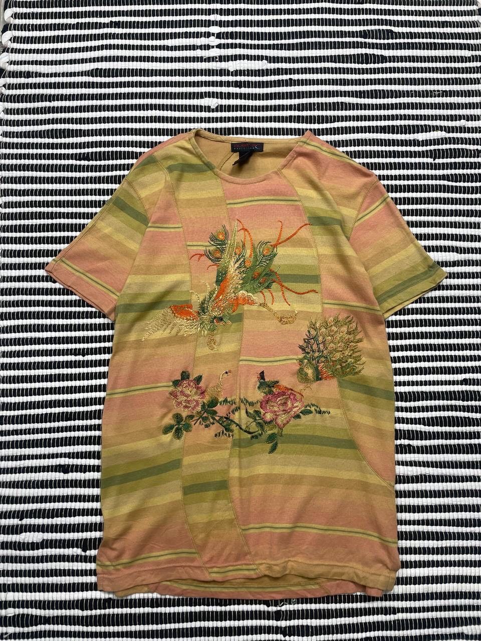 Custo Barcelona × Japanese Brand × Vintage Vintage Crazy Custo Barcelona Tee T-Shirt Y2K Size M / US 6-8 / IT 42-44 - 1 Thumbnail