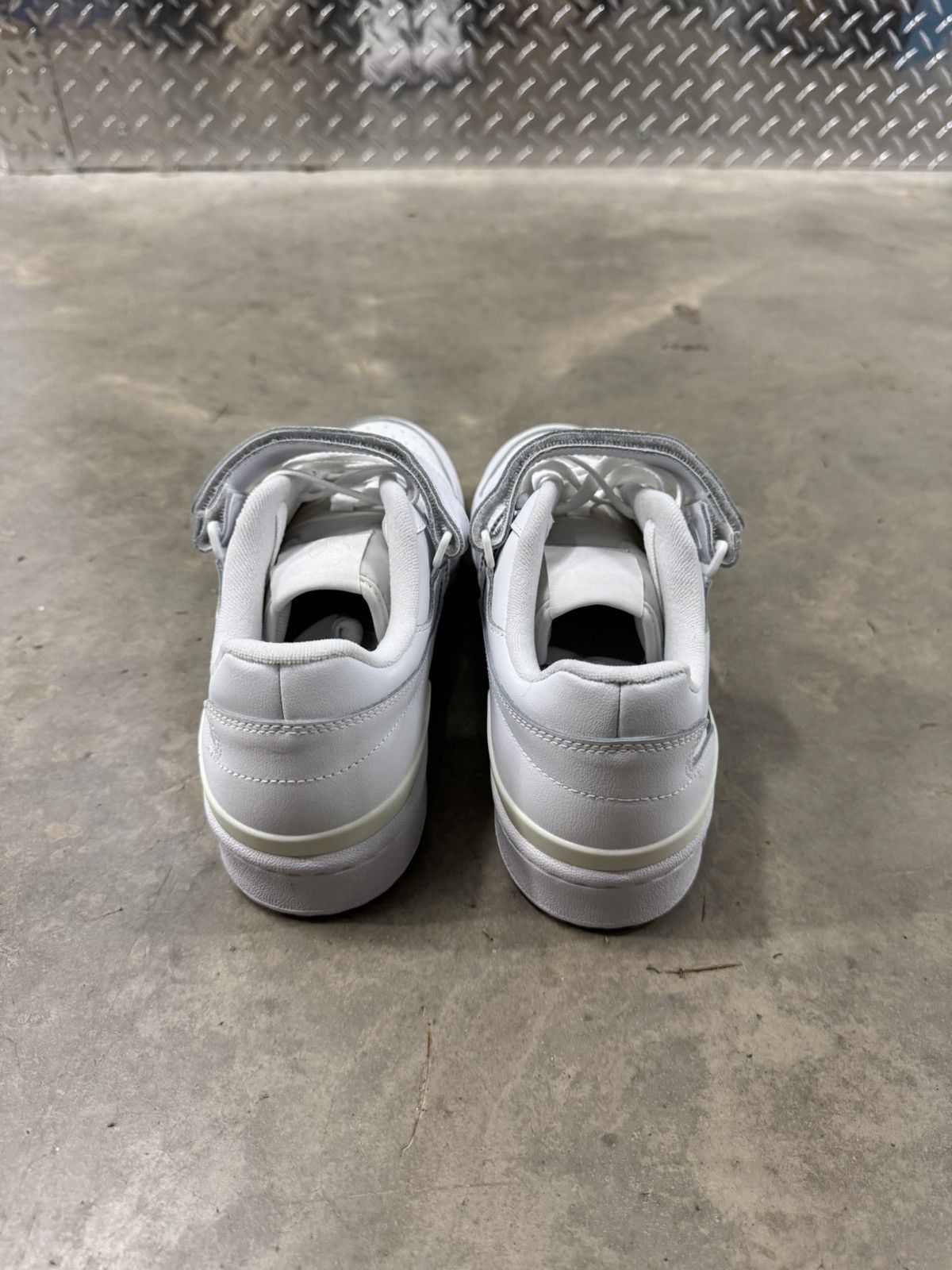 Adidas Adidas Forum Low Triple White Size 9.5 Size US 9.5 / EU 42-43 - 5 Thumbnail