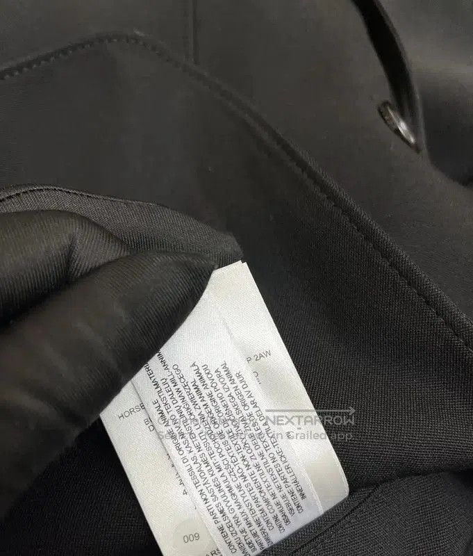 Burberry Burberry Black Wool Sleeveless Cardigan. Size S / US 4 / IT 40 - 4 Thumbnail