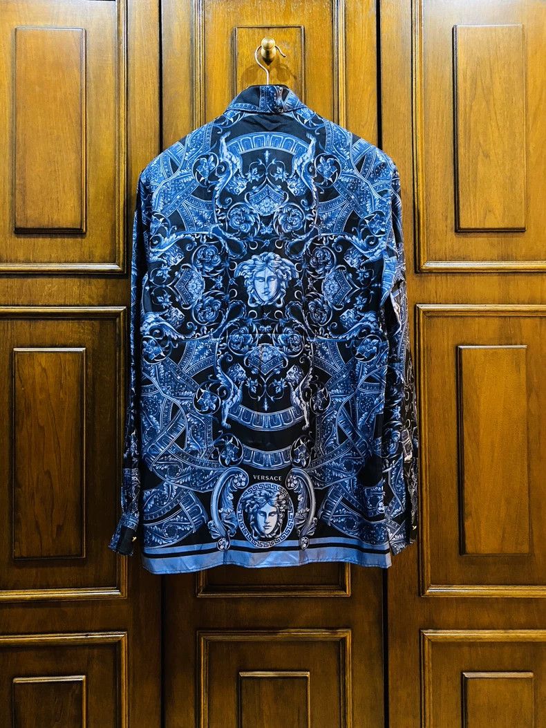 Versace Versace Genuine mulberry silk shirt Size US M / EU 48-50 / 2 - 2 Thumbnail