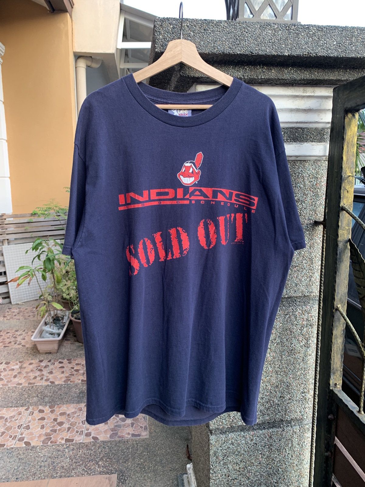 Vintage VINTAGE 1996 CLEVELAND INDIANS “SOLD OUT” SHIRT Size US XL / EU 56 / 4 - 1 Thumbnail