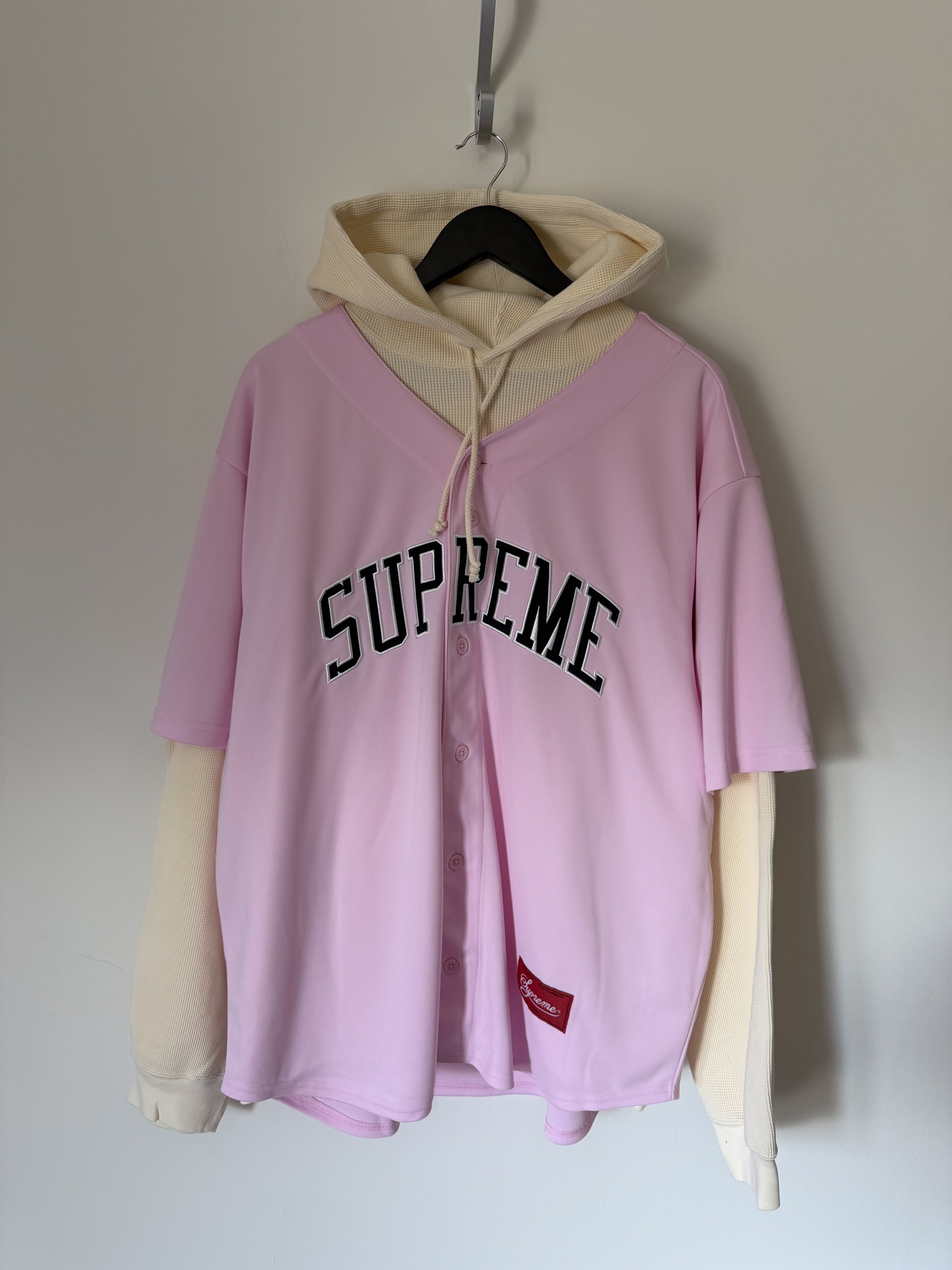 MLB × Supreme Supreme Chicago White Sox Hooded Baseball Jersey in Pink Size US XL / EU 56 / 4 - 1 Thumbnail