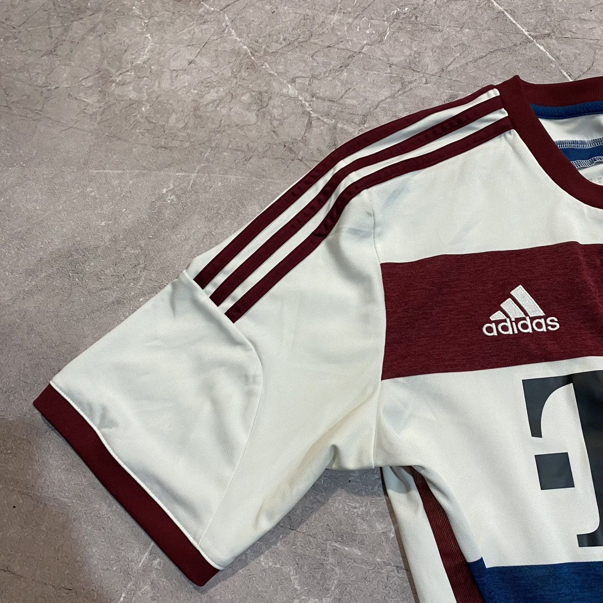 Vintage GOTZE ! VINTAGE ADIDAS BAYERN MUNICH TEE FIFA CHAMPIONS Size US M / EU 48-50 / 2 - 6 Thumbnail