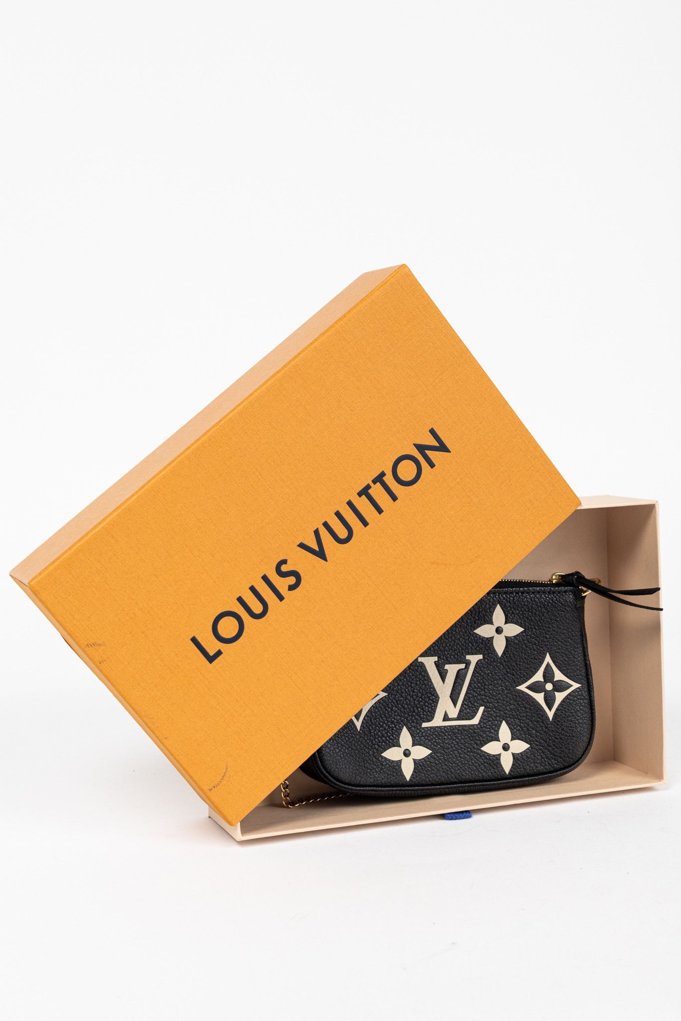 Louis Vuitton Louis Vuitton Mini Pochette Accessoires Monogram Empreinte Size ONE SIZE - 9 Thumbnail