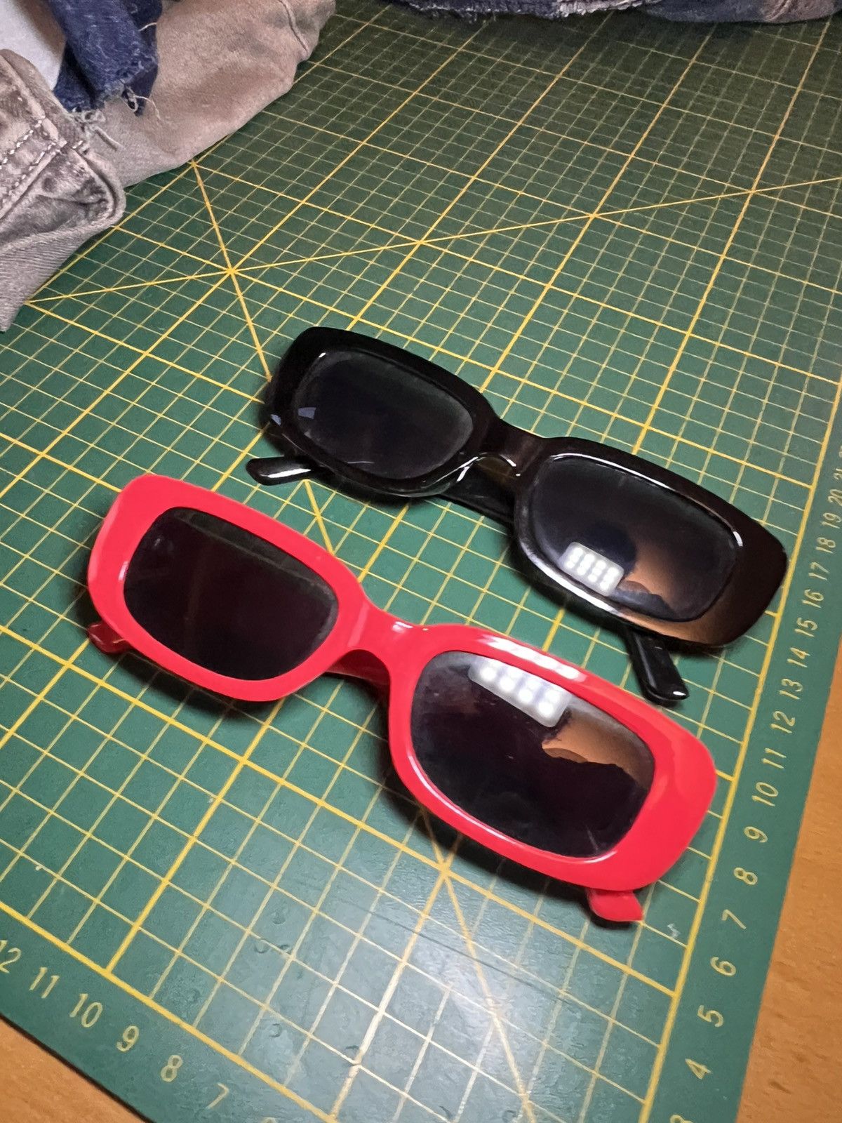 Other Pair of red and black rectangle sunglasses Size ONE SIZE - 1 Thumbnail