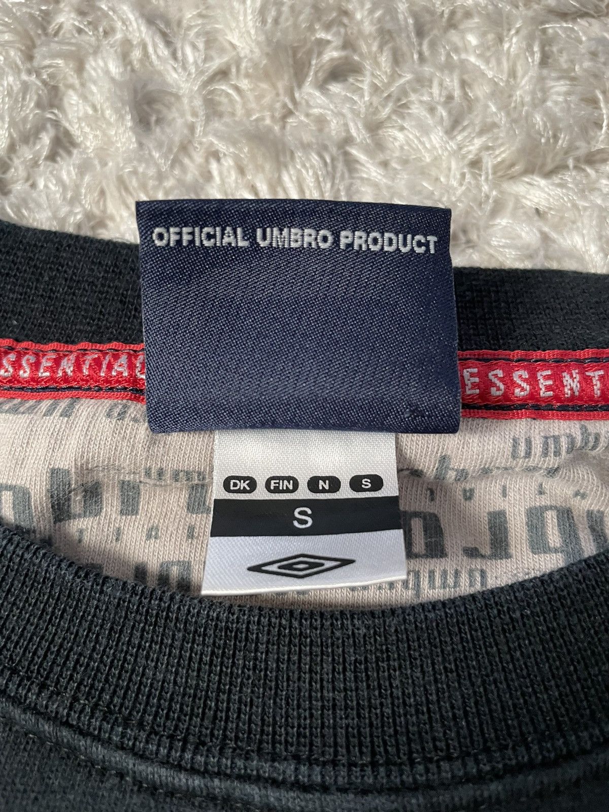 Umbro × Vintage Vintage Umbro Essential Crewneck US S / EU 44-46 Size US S / EU 44-46 / 1 - 4 Thumbnail