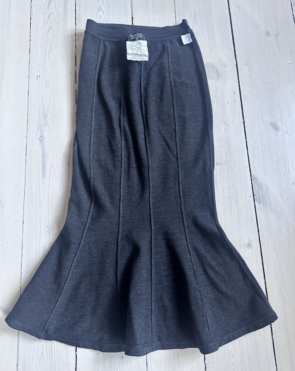 Chanel CHANEL Boutique 93A – Vintage Wool Skirt – IT38 / FR38 Size 27" / US 4 / IT 40 - 2 Thumbnail