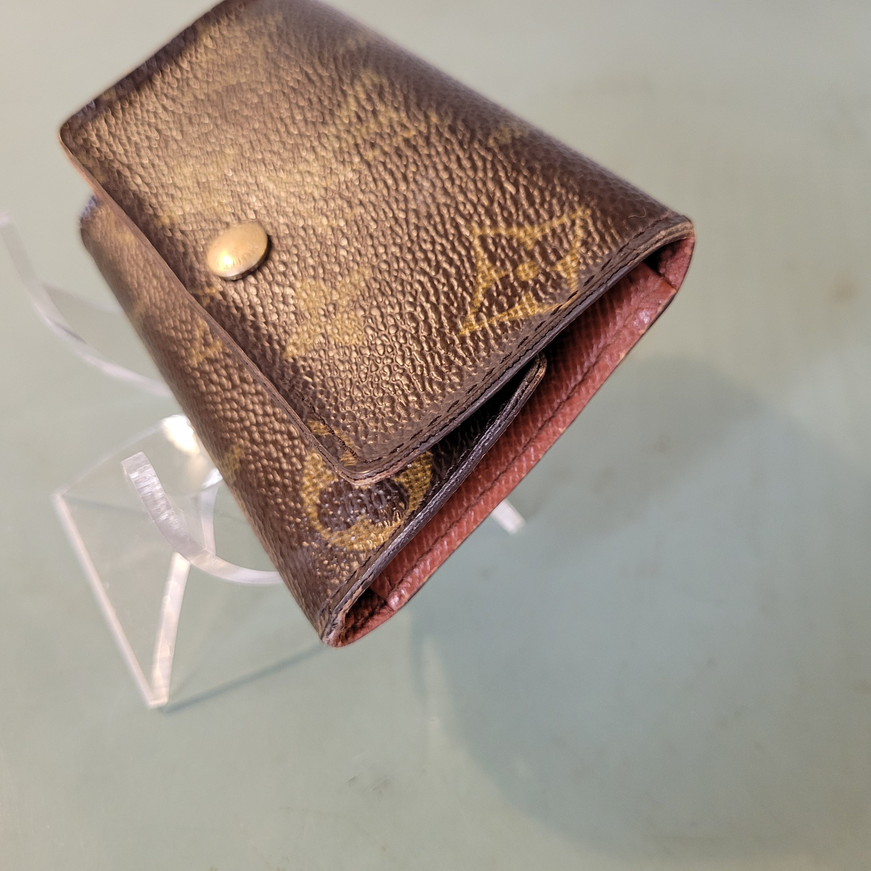 Louis Vuitton Louis Vuitton LV Monogram 6 Key Key Case Key Holder Size ONE SIZE - 4 Thumbnail