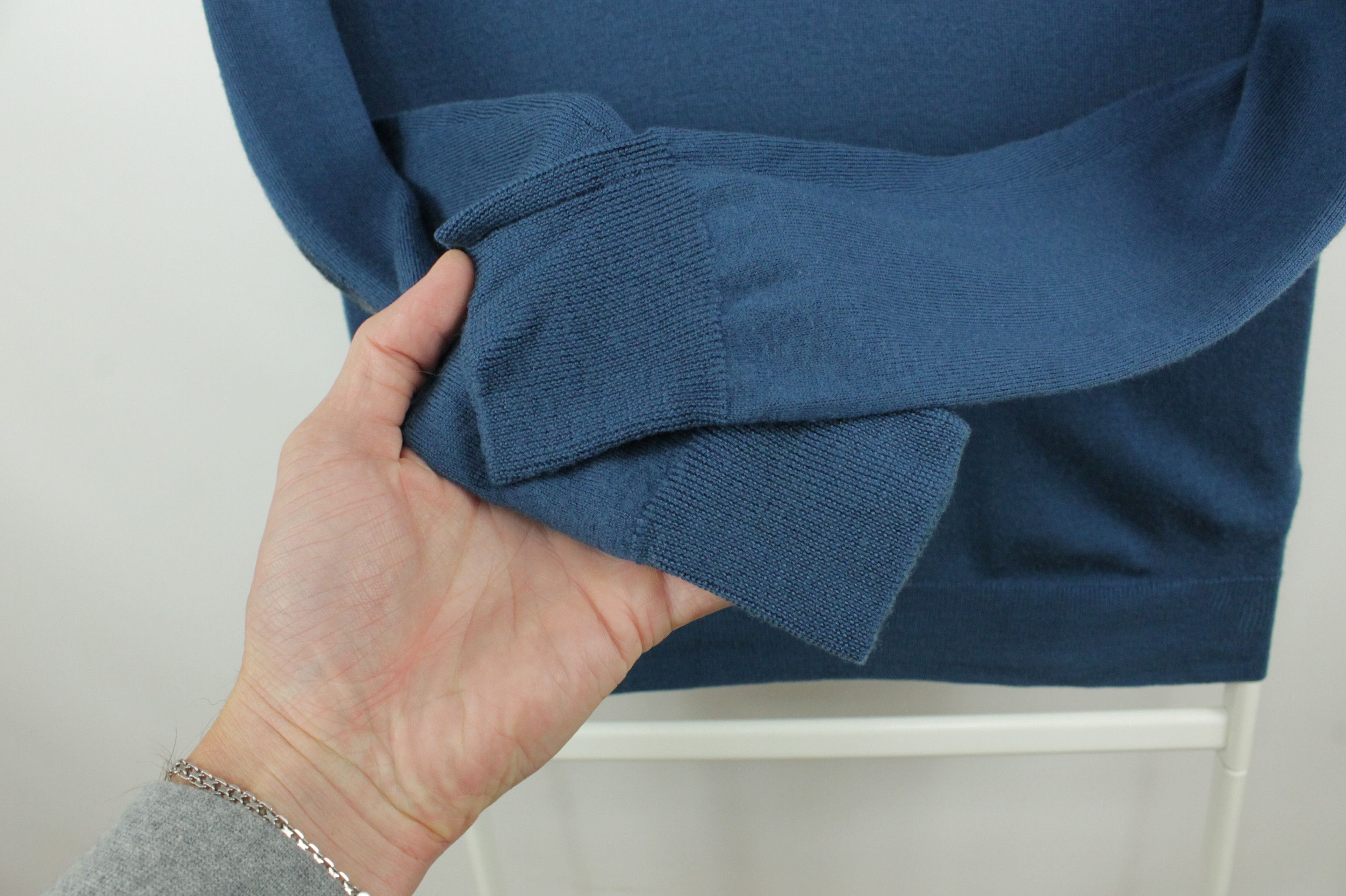 Burberry Burberry Brit V-Neck Slim Fit Blue Wool Pullover Elbow Patch Size US S / EU 44-46 / 1 - 5 Thumbnail