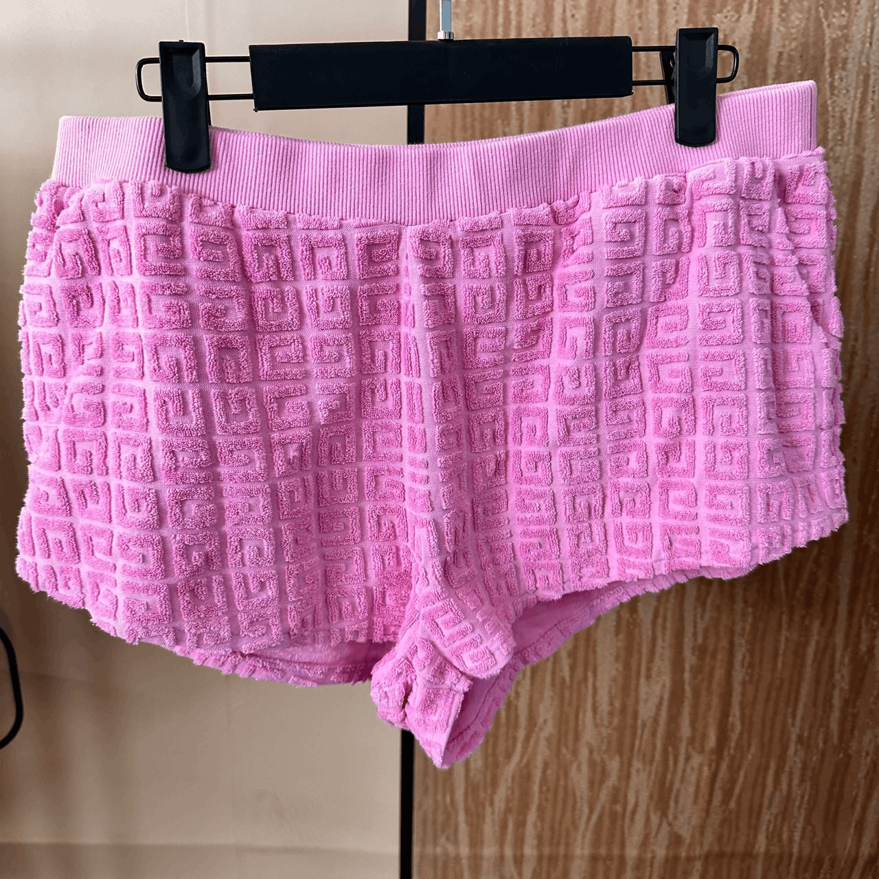 Givenchy Givenchy Pink Towel Repeating Pattern Shorts Size 26" / US 2 / IT 38 - 1 Thumbnail