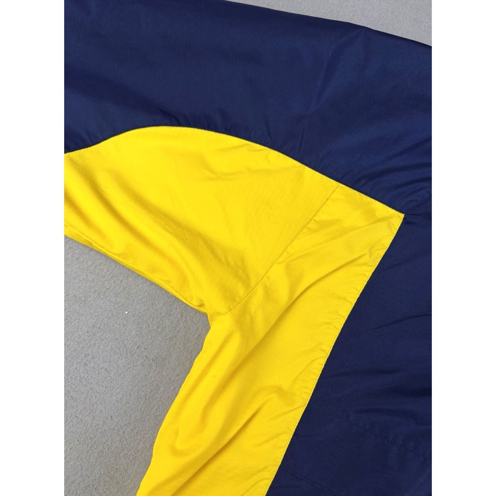 Nike VINTAGE Nike Michigan Wolverines Windbreaker Pullover Mens S Center Swoosh Jacket Size US S / EU 44-46 / 1 - 6 Thumbnail