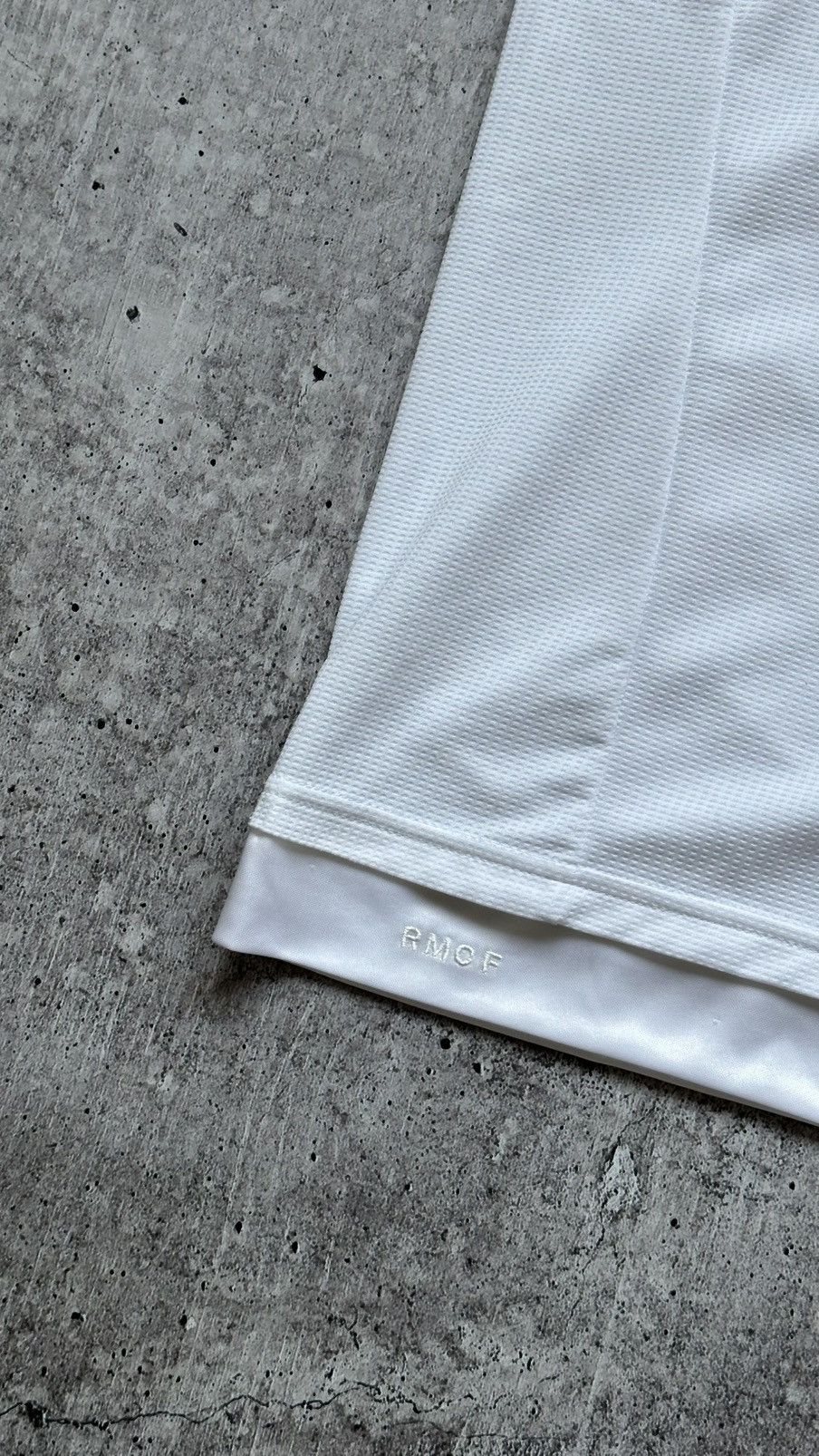 Adidas 2015/16 Adidas Real Madrid Home Soccer Jersey Size US L / EU 52-54 / 3 - 6 Thumbnail