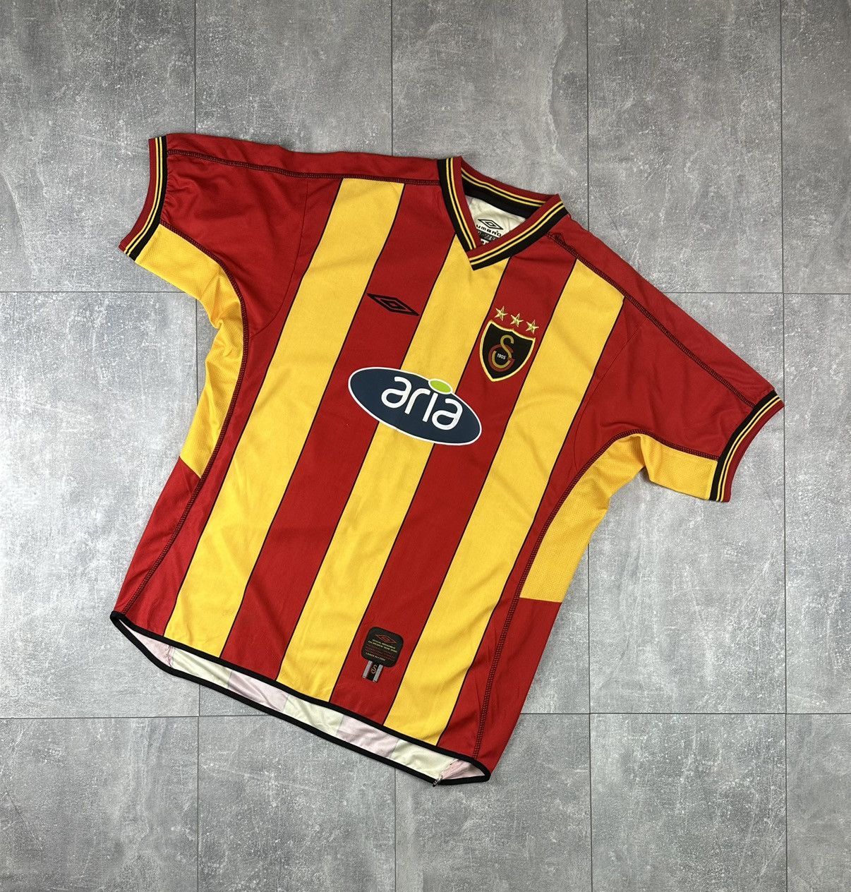 Umbro Umbro Galatasaray Home 2002/03 Home #Frank De Boer24 Jersey Size US XL / EU 56 / 4 - 1 Thumbnail