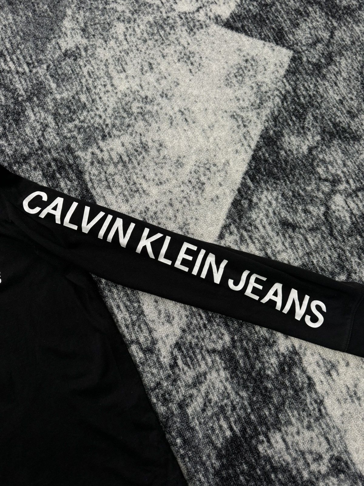 Calvin Klein × Vintage Vintage Calvin Klein Jeans Long Sleeve Tee Shirt Big Logo Size US M / EU 48-50 / 2 - 4 Thumbnail