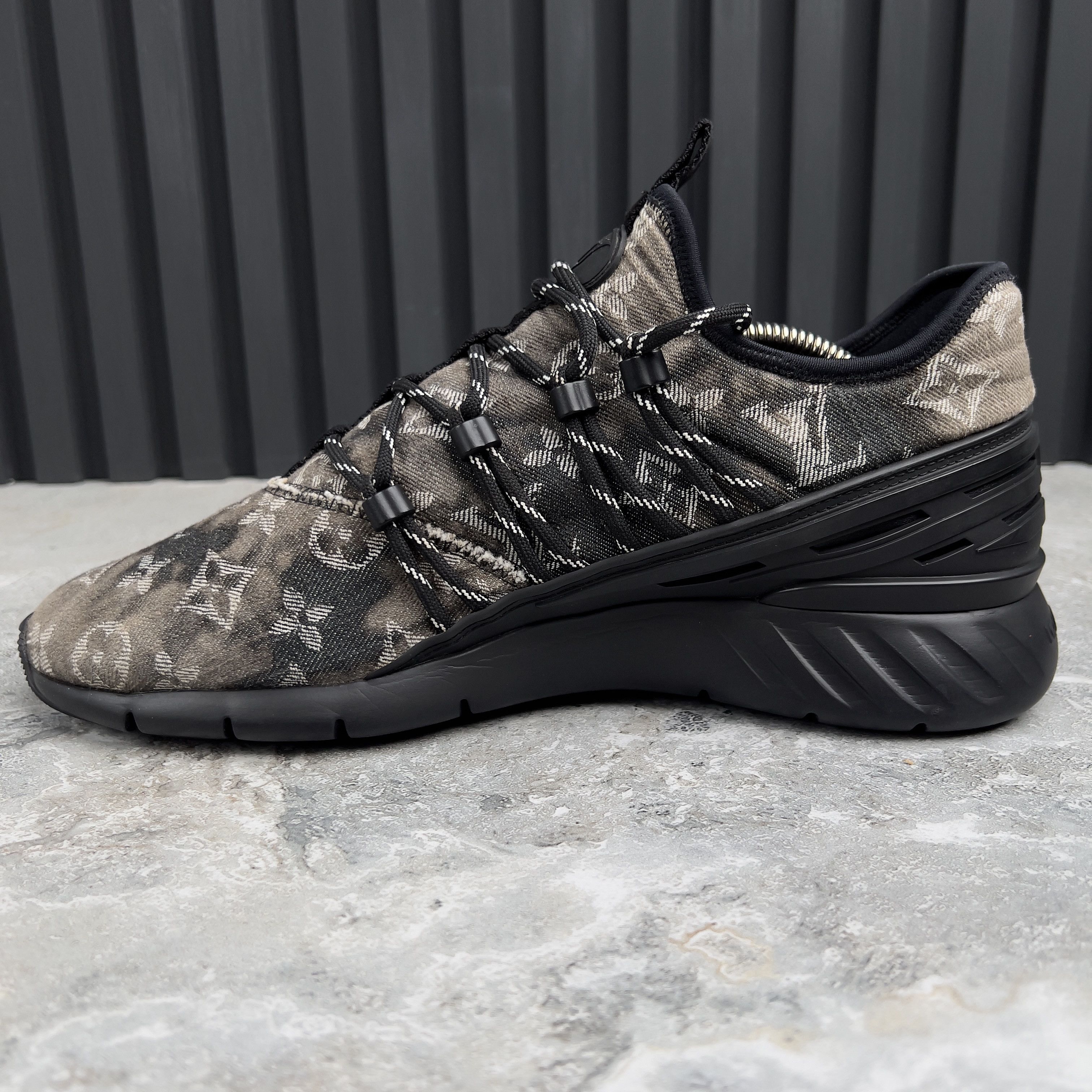 Louis Vuitton Louis Vuitton Fastlane Monogram Sneakers Denim Size US 9 / EU 42 - 6 Thumbnail