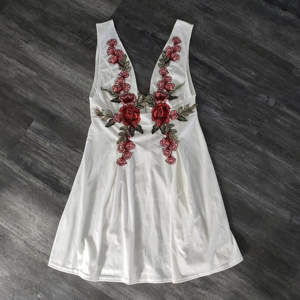 Designer White Rose Detailed V Cut Mini Size M / US 6-8 / IT 42-44 - 1 Thumbnail