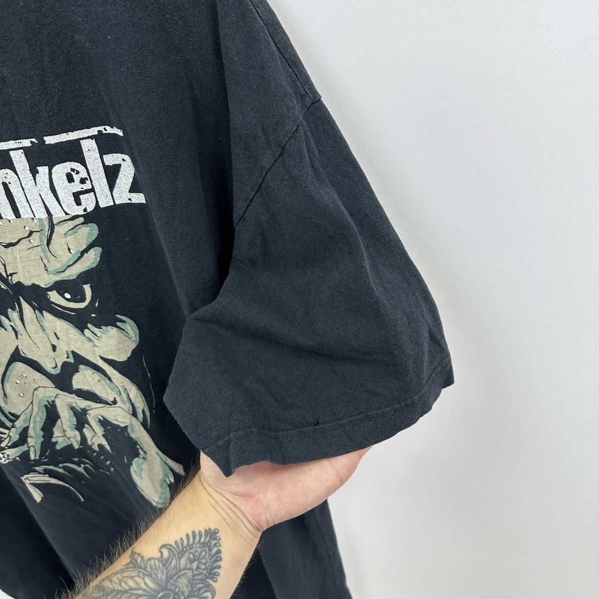 Vintage Vintage bohse onkez heiliege lieder angles tee rock tour y2k Size US L / EU 52-54 / 3 - 9 Thumbnail