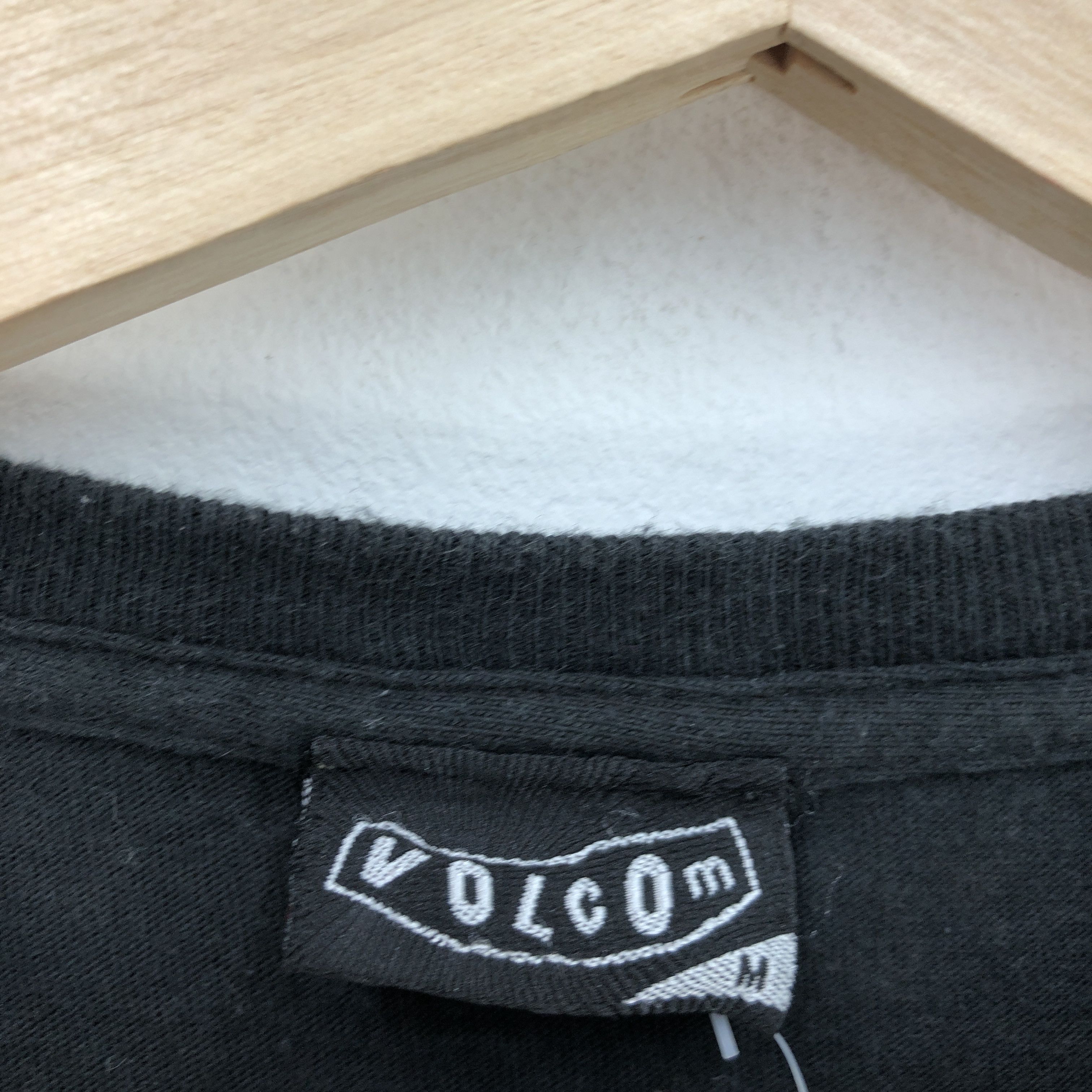 Vintage Vintage Y2K Volcom T Shirt Embrace Change Surfwear Tees Size S / US 4 / IT 40 - 7 Thumbnail