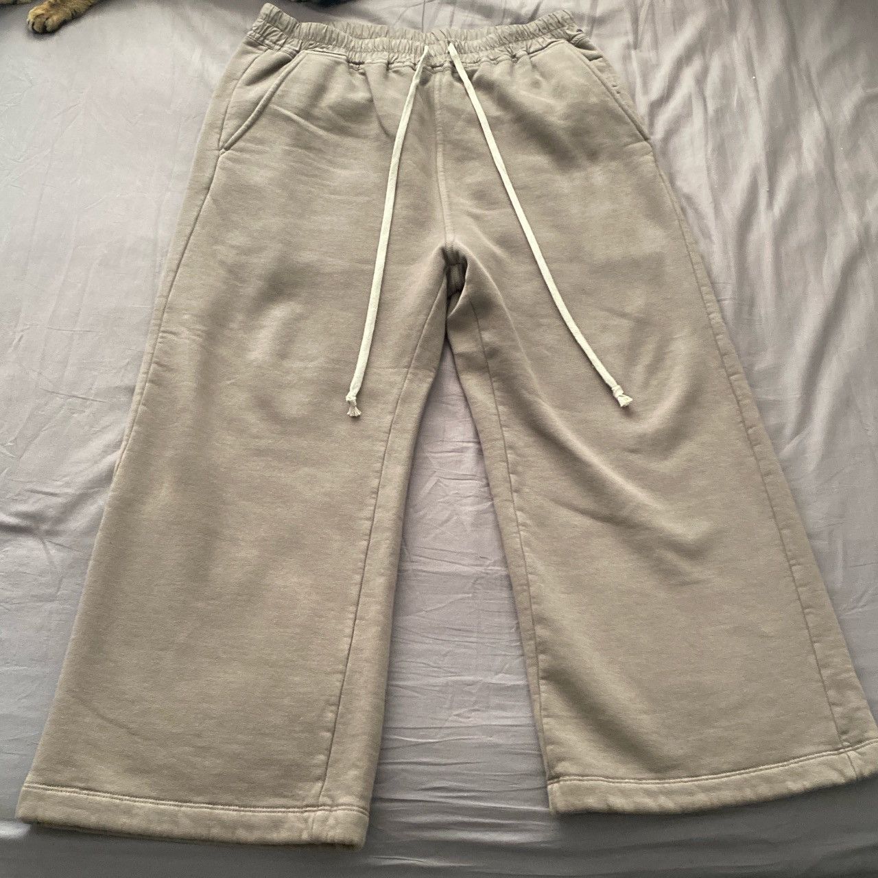 Image of Rick Owens Drkshdw Cropped Drawstring Sweatpants in Beige, Men's (Size 30)