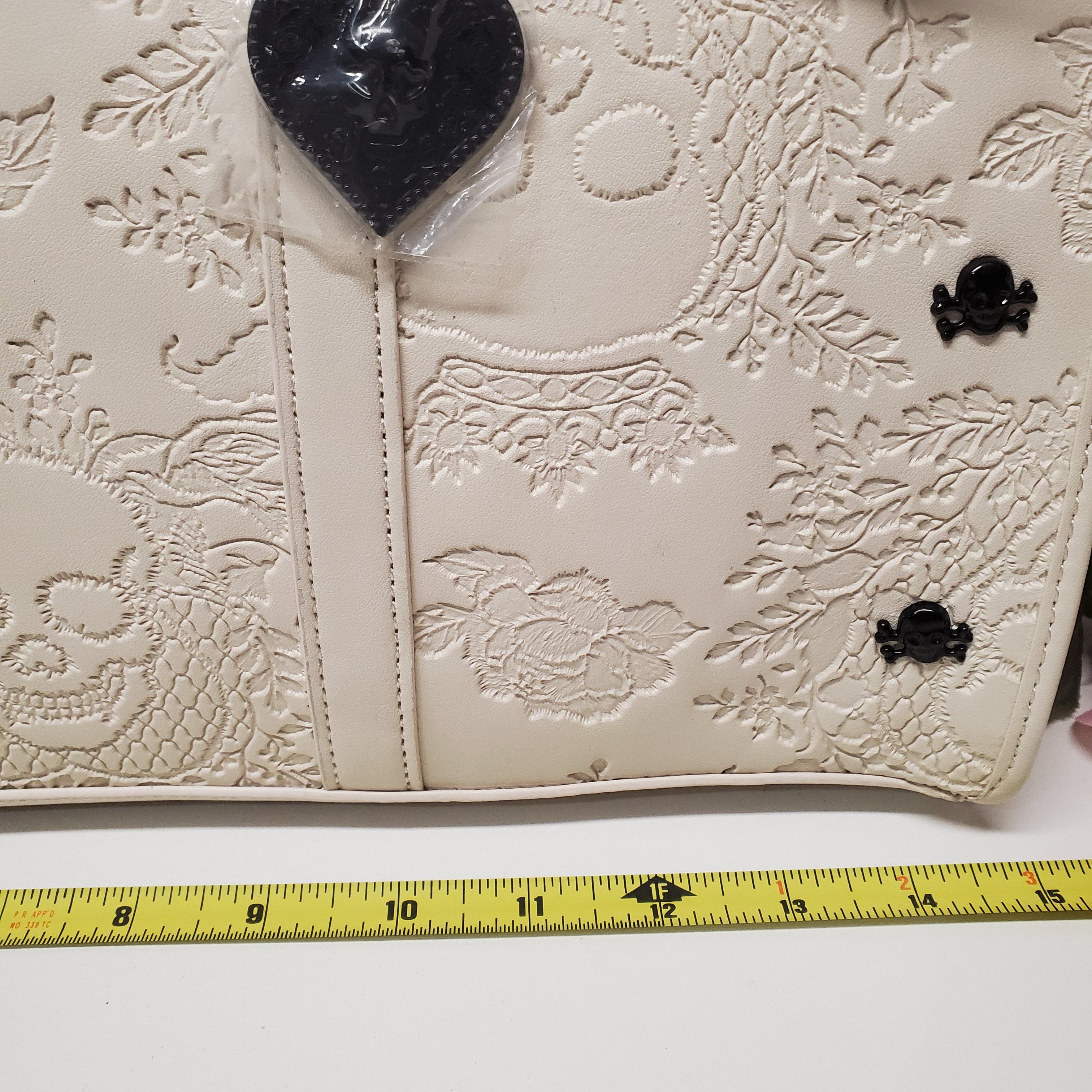 Betsey Johnson Betsey Johnson Halloween embossed Skull tote Size ONE SIZE - 2 Thumbnail