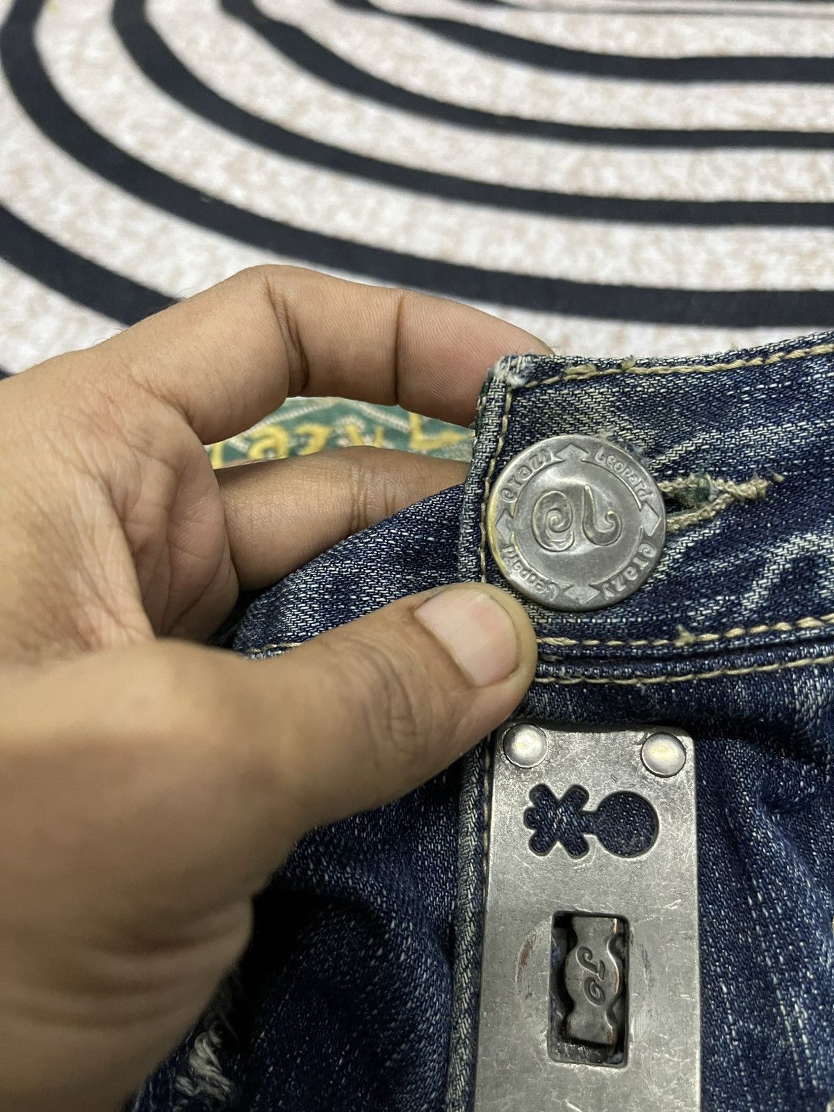 Japanese Brand 2000s CRAZY LEOPARD DENIM JEANS DISTRESSED RARE DESIGN Size US 30 / EU 46 - 12 Thumbnail