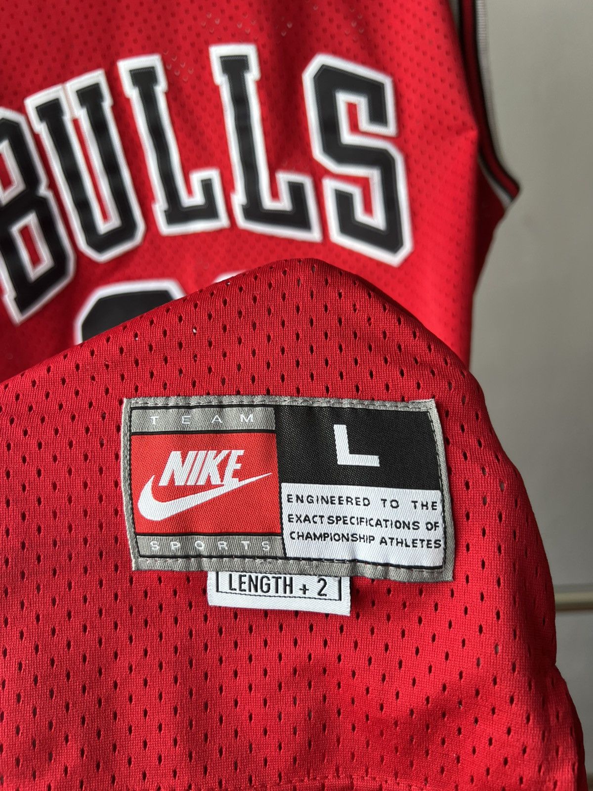 NBA 90’S NBA CHICAGO BULLS #23 JORDAN VINTAGE BASKETBALL JERSEY Size US L / EU 52-54 / 3 - 8 Thumbnail