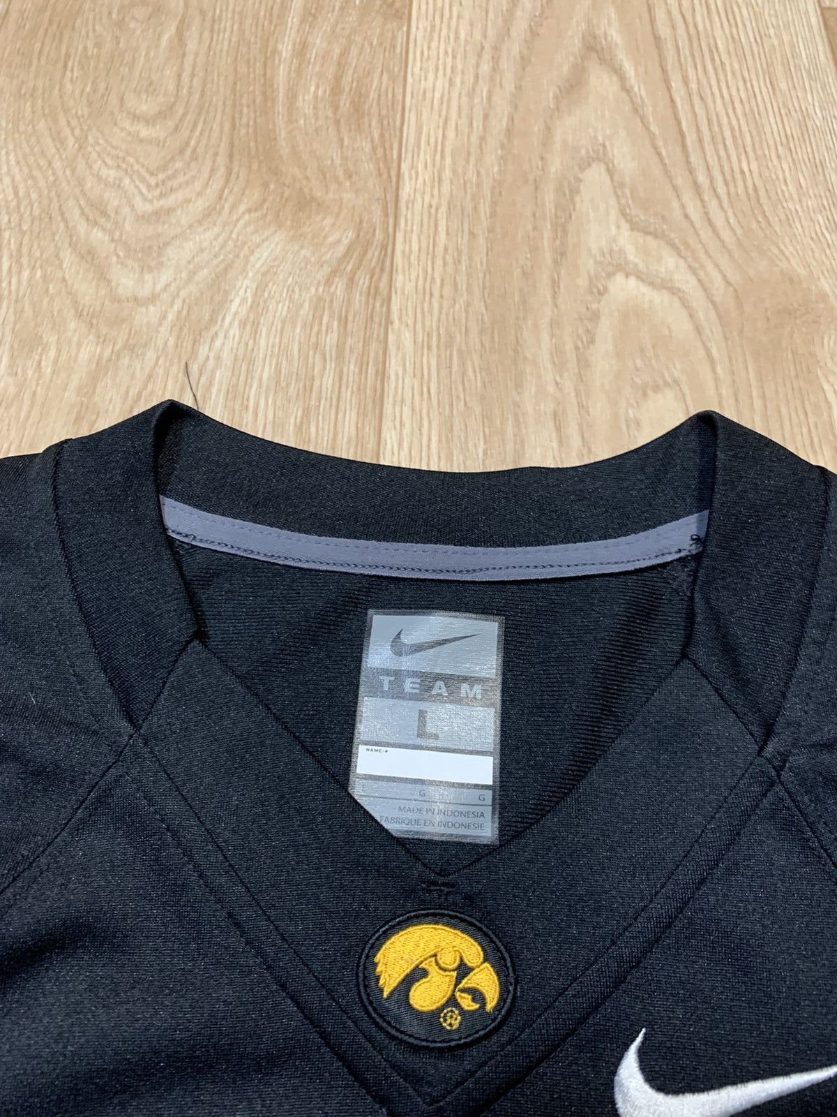 Nike Vintage Nike Iowa Hawkeyes 44 Jersey T-Shirt Size US L / EU 52-54 / 3 - 9 Thumbnail