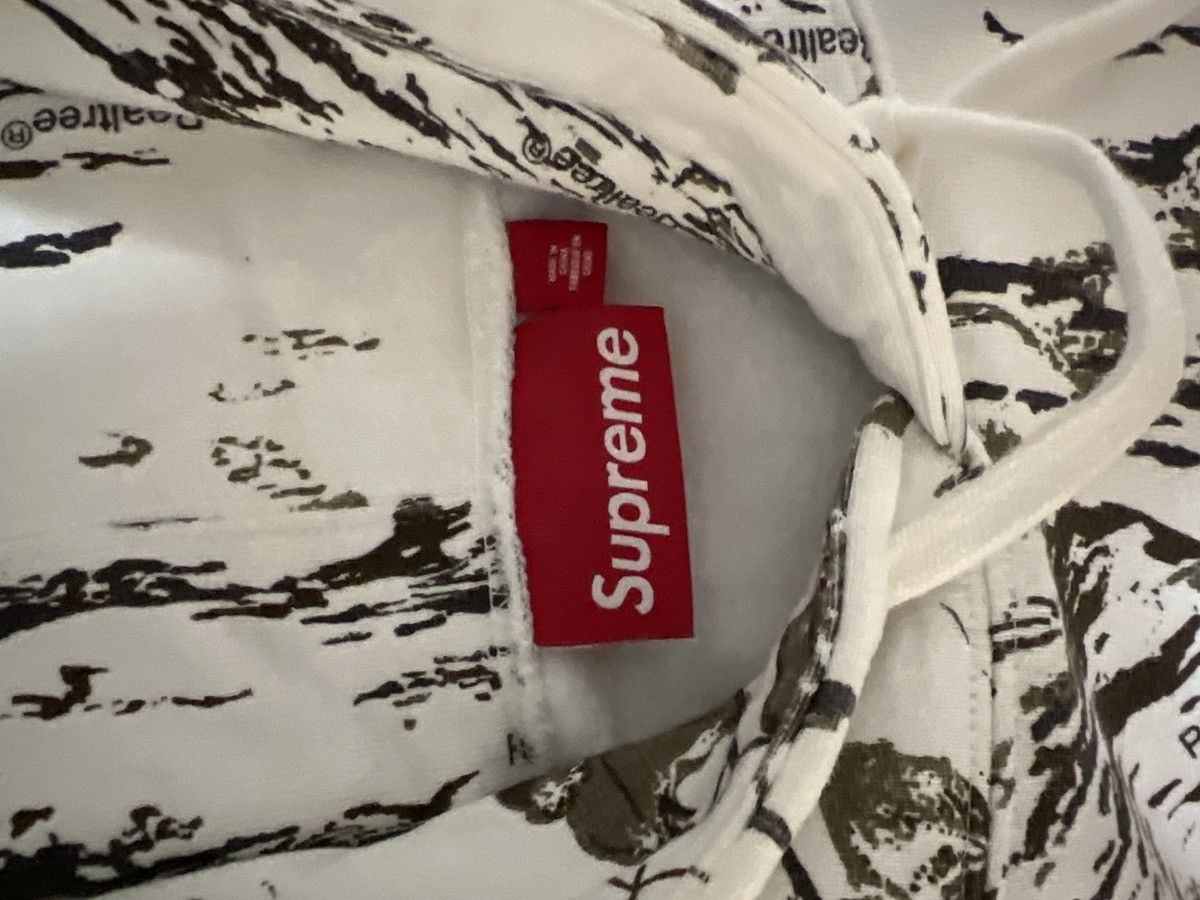 Supreme Supreme White Realtree Camo Hoodie Size US L / EU 52-54 / 3 - 7 Thumbnail