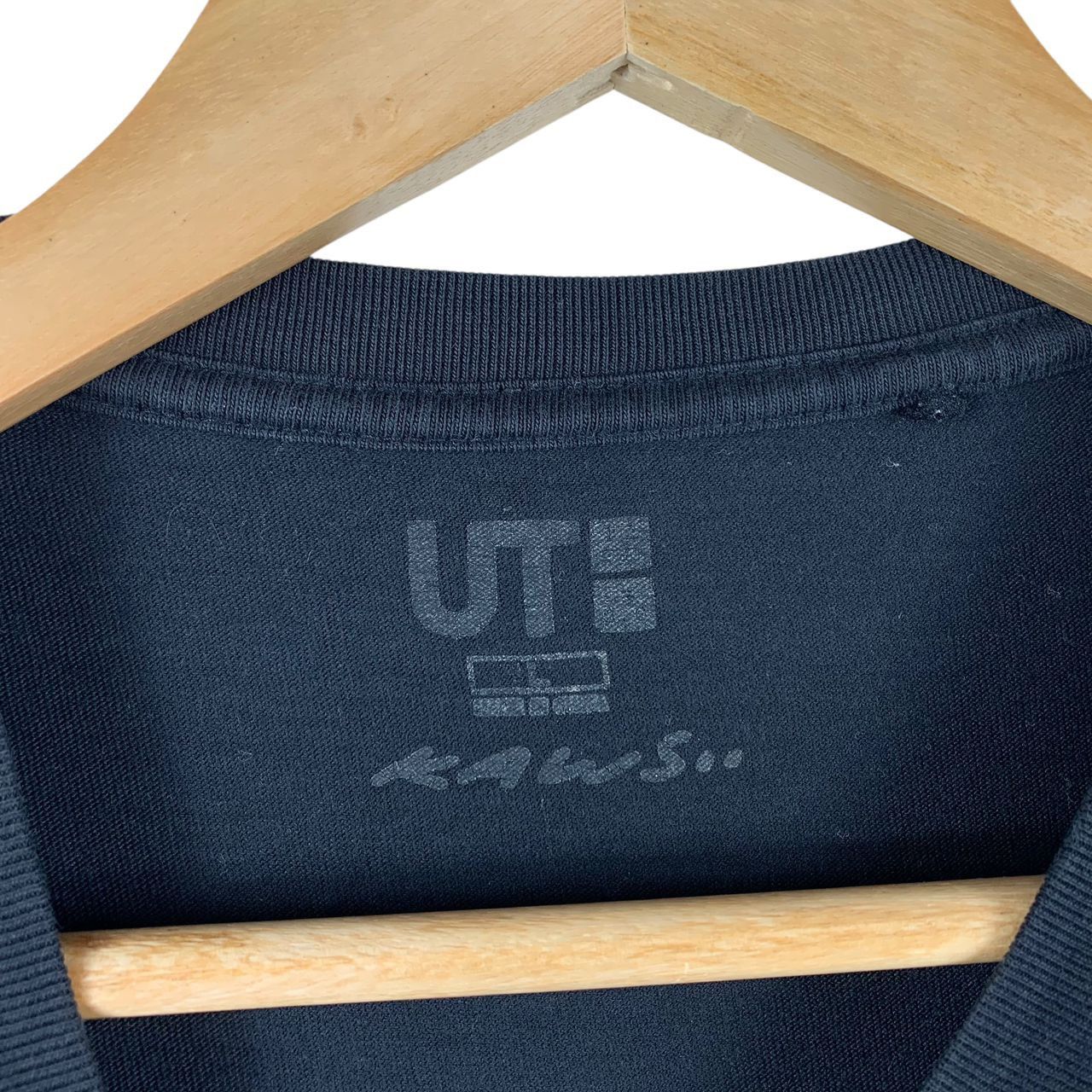 Japanese Brand × Kaws × Uniqlo UNIQLO X KAWS japanesebrand tee Size US L / EU 52-54 / 3 - 3 Thumbnail